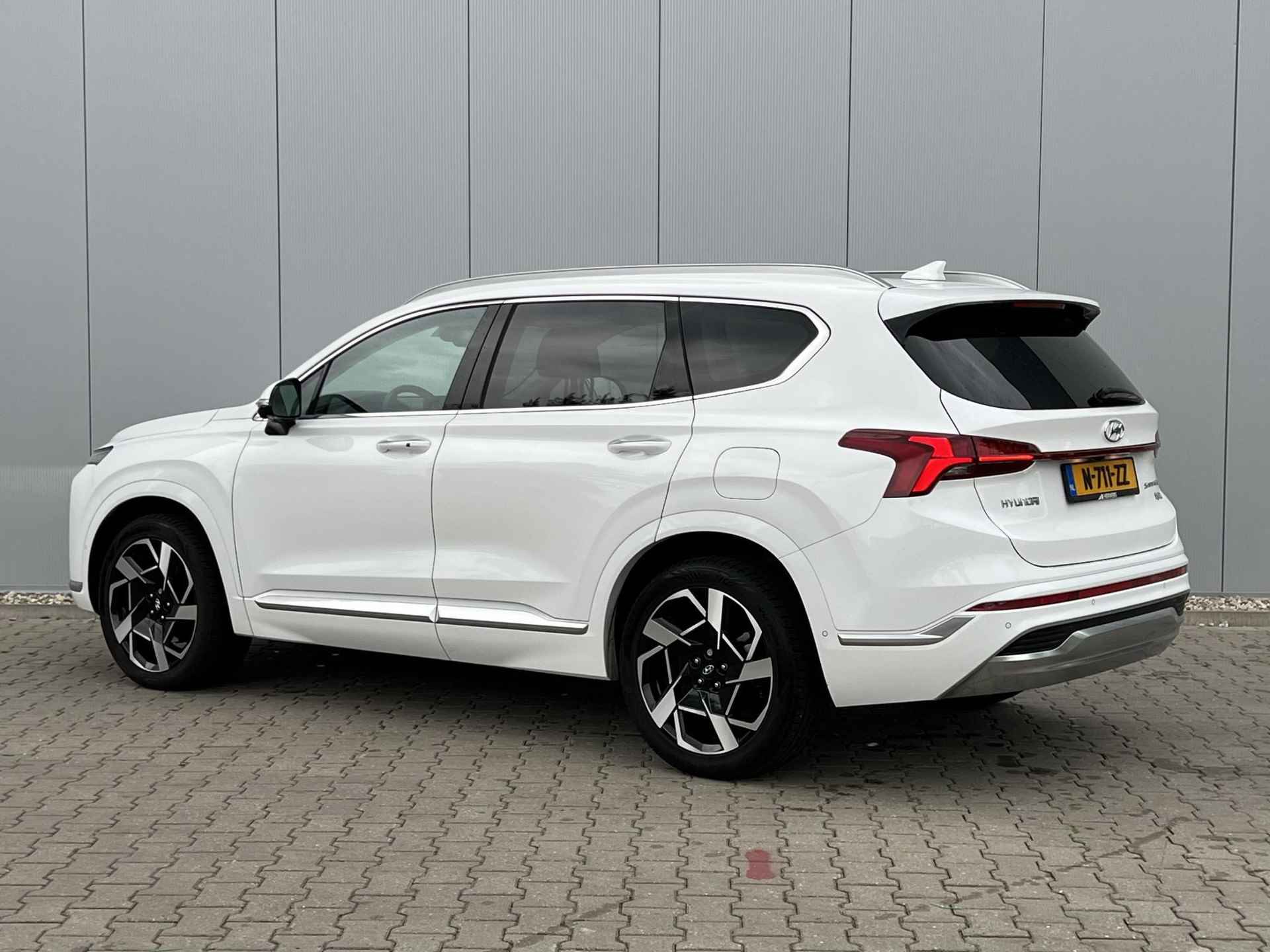 Hyundai Santa Fe 1.6 T-GDI 230 pk HEV Premium Sky Navigatie / 1650 trekgewicht /Elektrische stoelverstelling met Geheugenfunctie / Achteruitrijcamera / Stoelverwarming / Schuif- Kantel dak / - 16/35