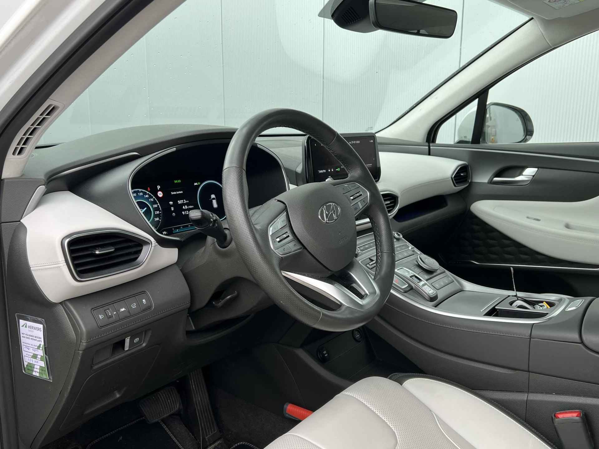 Hyundai Santa Fe 1.6 T-GDI 230 pk HEV Premium Sky Navigatie / 1650 trekgewicht /Elektrische stoelverstelling met Geheugenfunctie / Achteruitrijcamera / Stoelverwarming / Schuif- Kantel dak / - 27/35