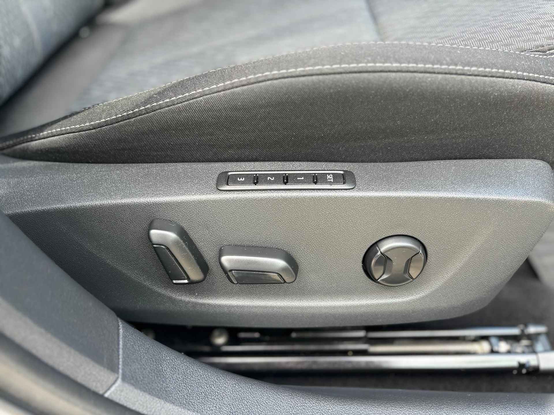 Škoda Octavia Combi 1.4 TSI iV PHEV Business Edition Plus - 49/54