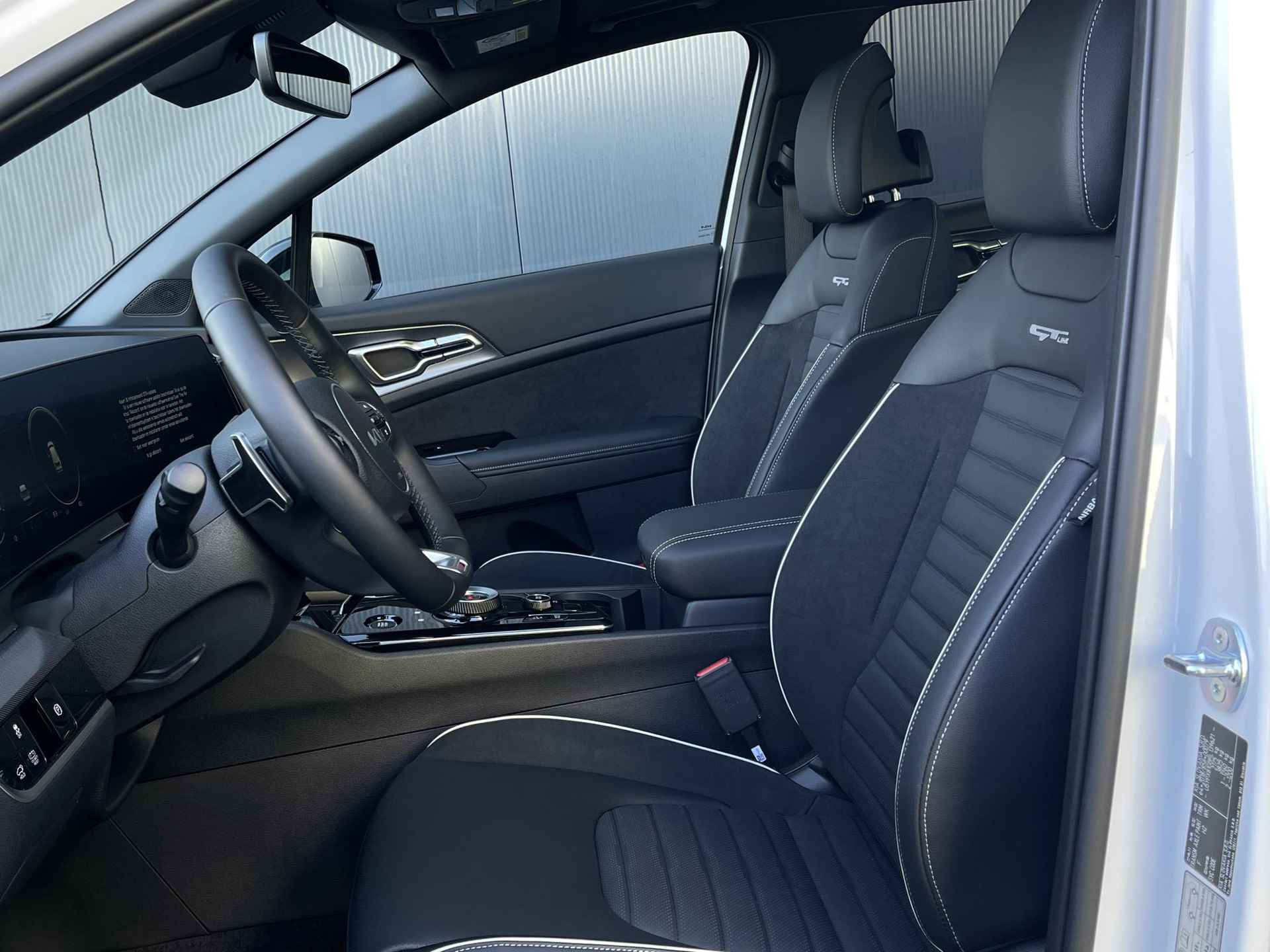 Kia Sportage 1.6 T-GDi Hybrid GT-PlusLine | *Niet op voorraad* | Nu €2.000,- Korting! | * Nu te bestellen* | Black Edition | Navi | 360 Camera | Clima | Schuif-/kanteldak | Memory stoel | Matrix LED - 12/40