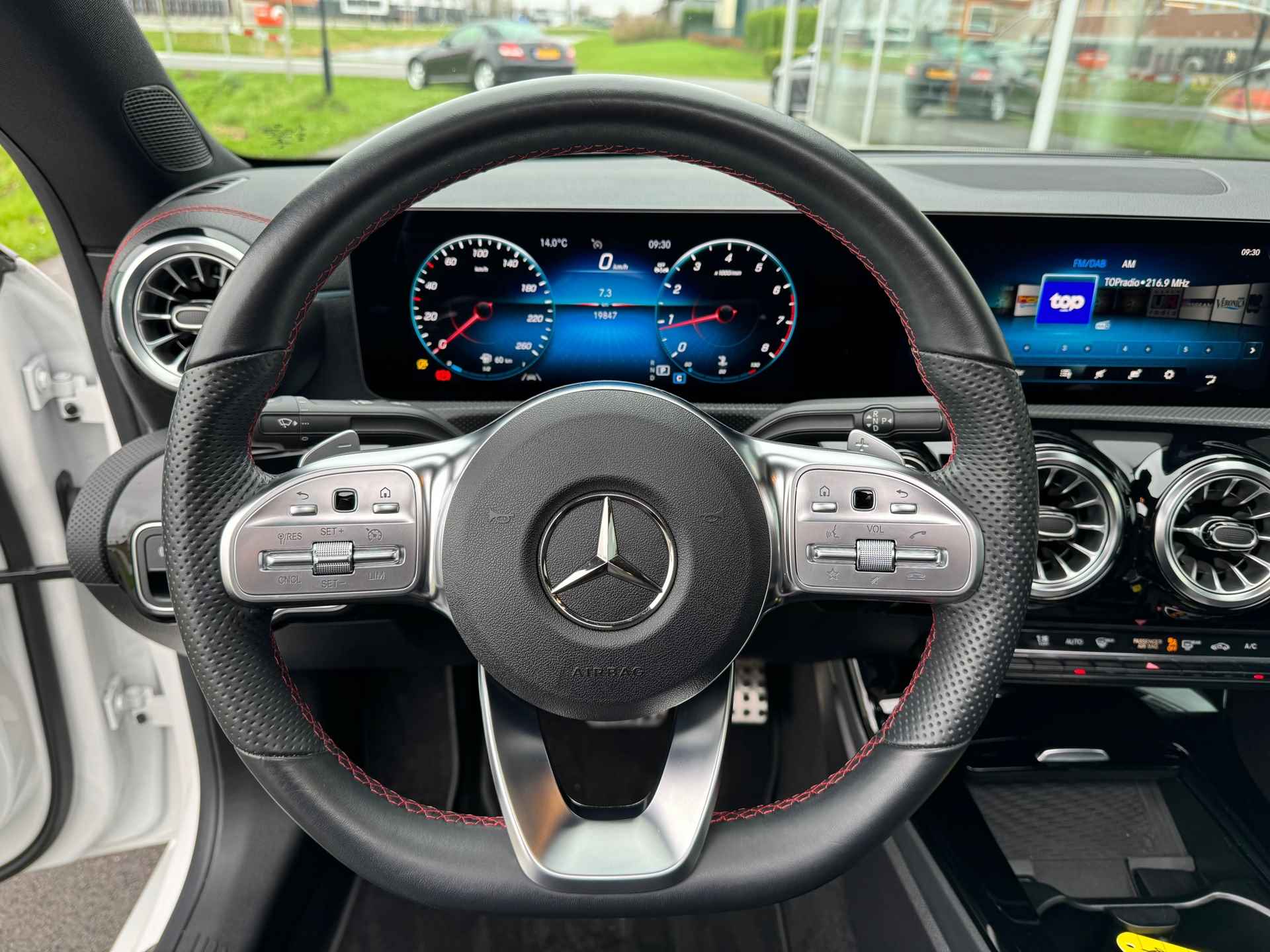 Mercedes-Benz CLA-klasse 180 AMG Line night , automaat panorama dak ,sfeer verlichting - 14/26