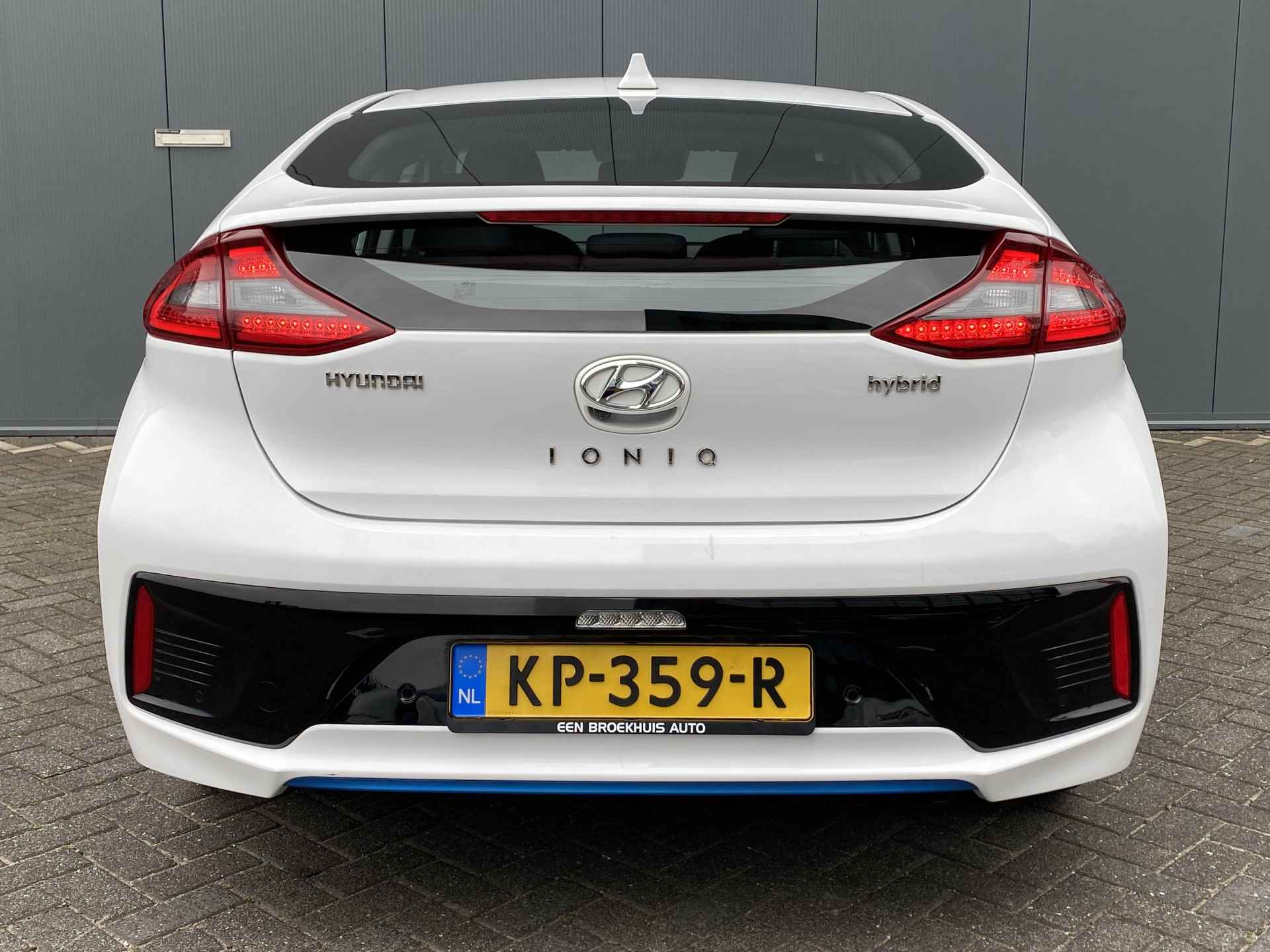 Hyundai IONIQ 1.6 GDI HEV 140pk Comfort Automaat | Xenon | Climate | Camera | Keyless | Navigatie | 15" Lichtmetaal | Parkeer Assistent - 5/32