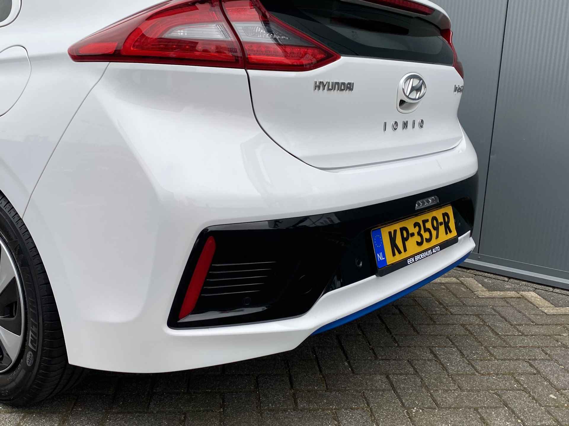 Hyundai IONIQ 1.6 GDI HEV 140pk Comfort Automaat | Xenon | Climate | Camera | Keyless | Navigatie | 15" Lichtmetaal | Parkeer Assistent - 6/32