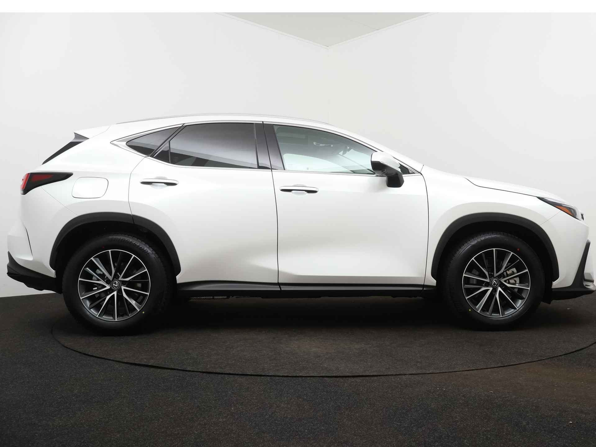 Lexus NX 450h+ AWD Launch Edition Limited | Dodehoekdetector | Head-up display | Stoelgeheugen | Stoelverwarming/-Verkoeling | - 30/58