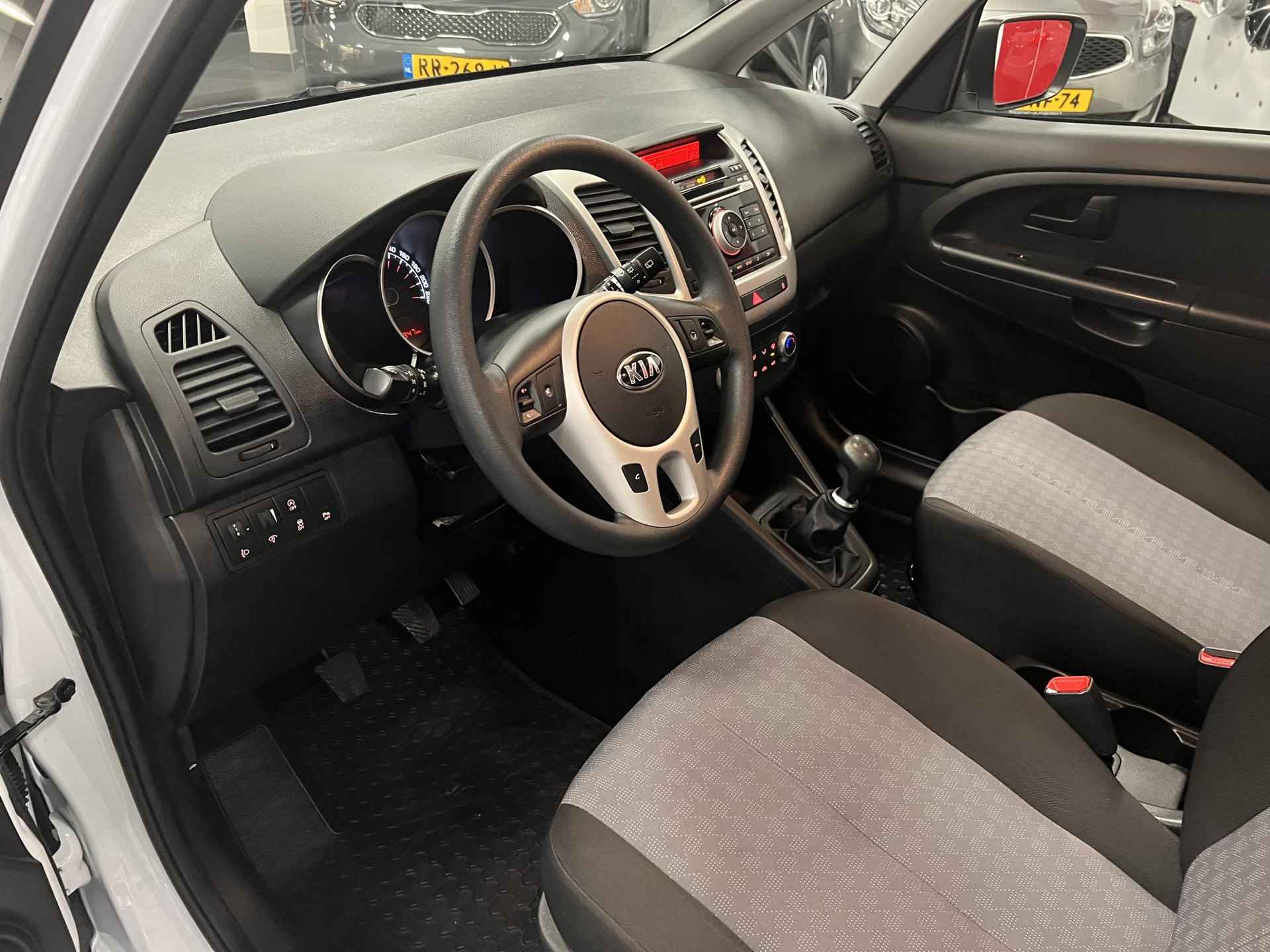 Kia Venga 1.6 CVVT DynamicLine 1300 kg trekgewicht met gratis trekhaak! Airco, Bluetooth, Hoge instap, Kooijman Garantie! - 17/19