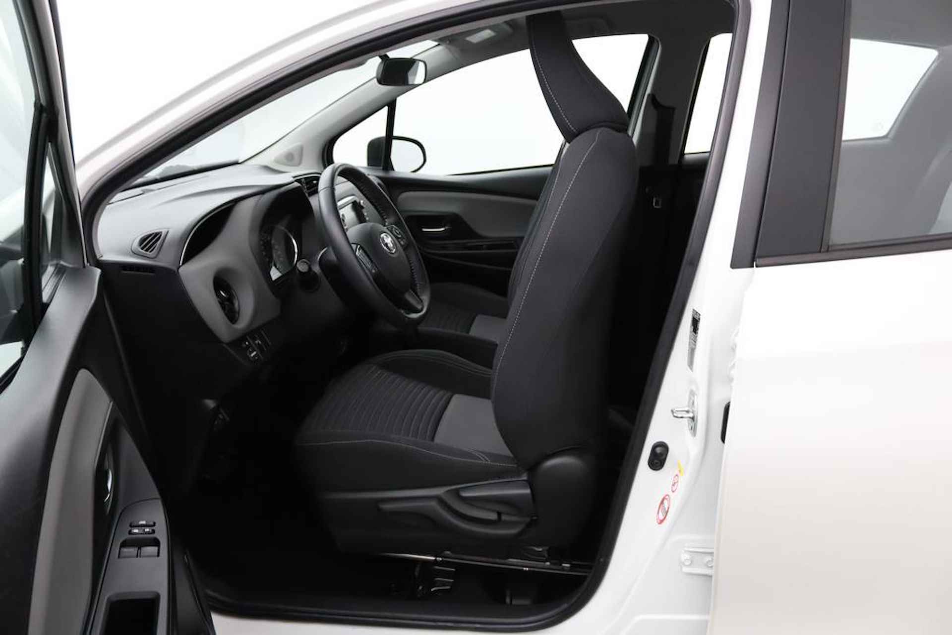 Toyota Yaris 1.5 Hybrid Aspiration | Navigatie | Climate control | Parkeercamera | Cruisecontrol | - 17/47