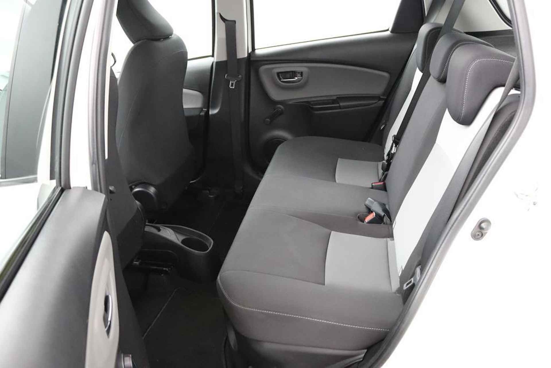 Toyota Yaris 1.5 Hybrid Aspiration | Navigatie | Climate control | Parkeercamera | Cruisecontrol | - 18/47
