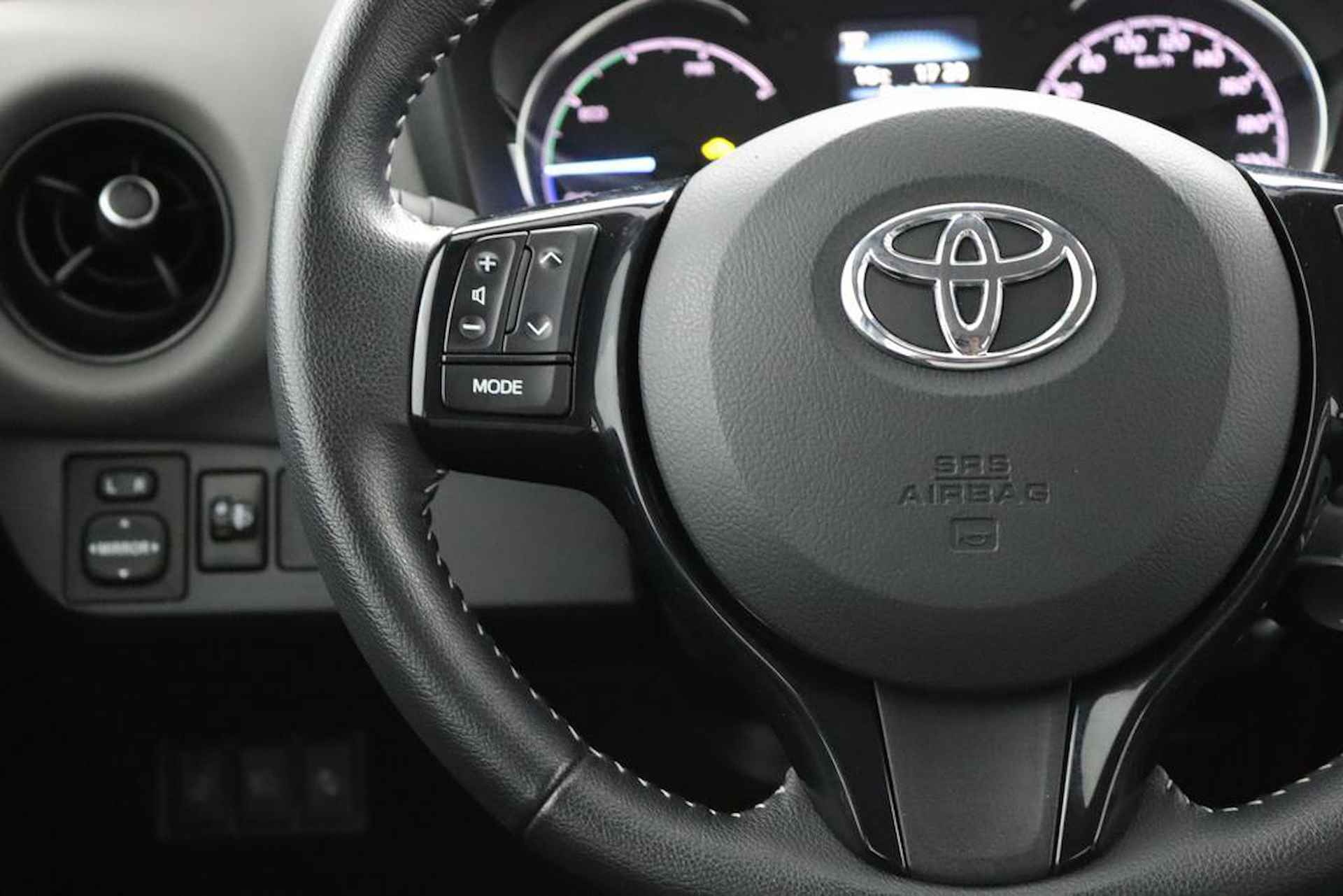 Toyota Yaris 1.5 Hybrid Aspiration | Navigatie | Climate control | Parkeercamera | Cruisecontrol | - 19/47