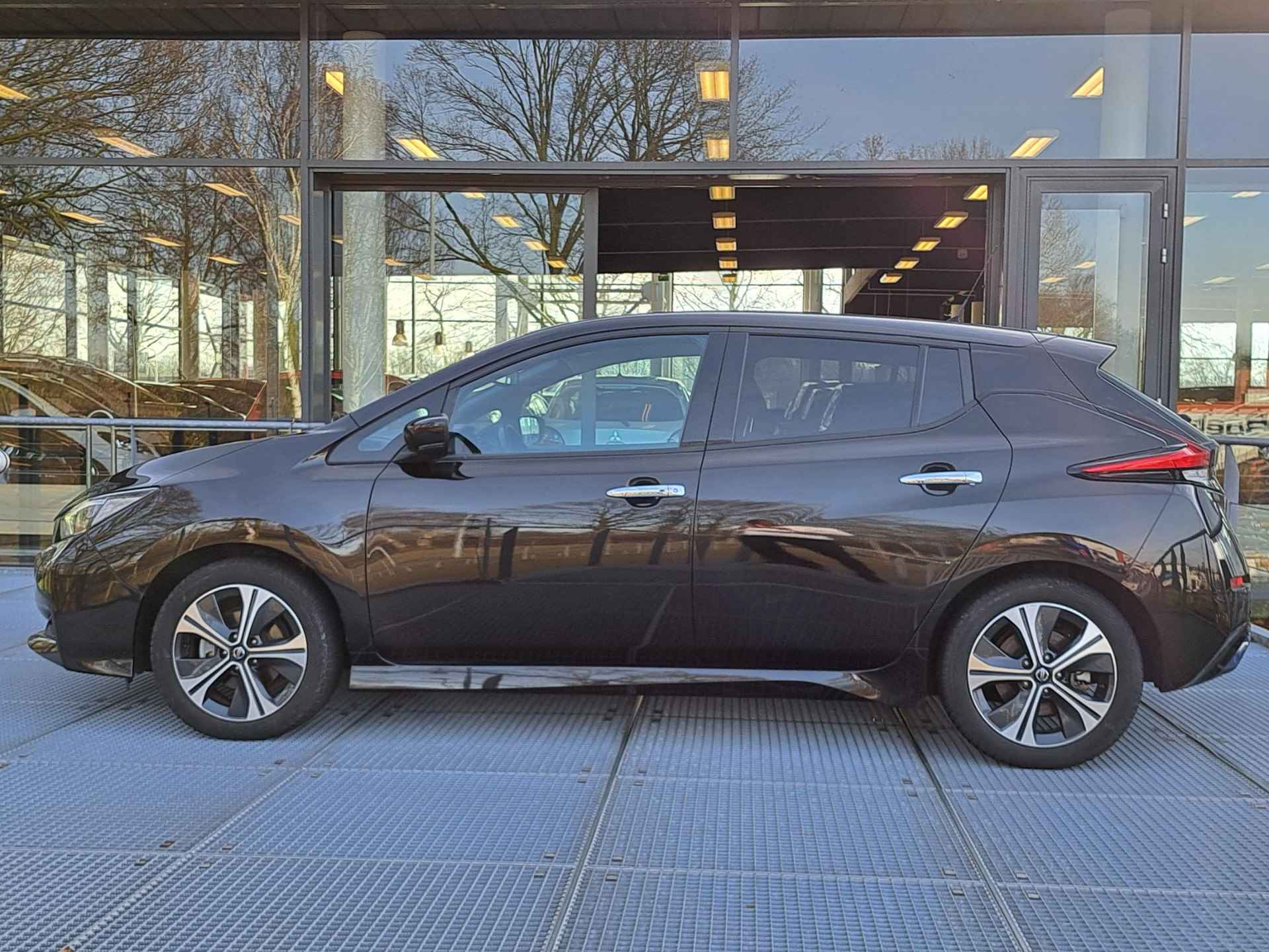 Nissan LEAF 40 kWh N-Connecta | 360° Camera | Parkeersensoren | Navigatie | Apple Carplay | Licht & Regensensor - 16/29