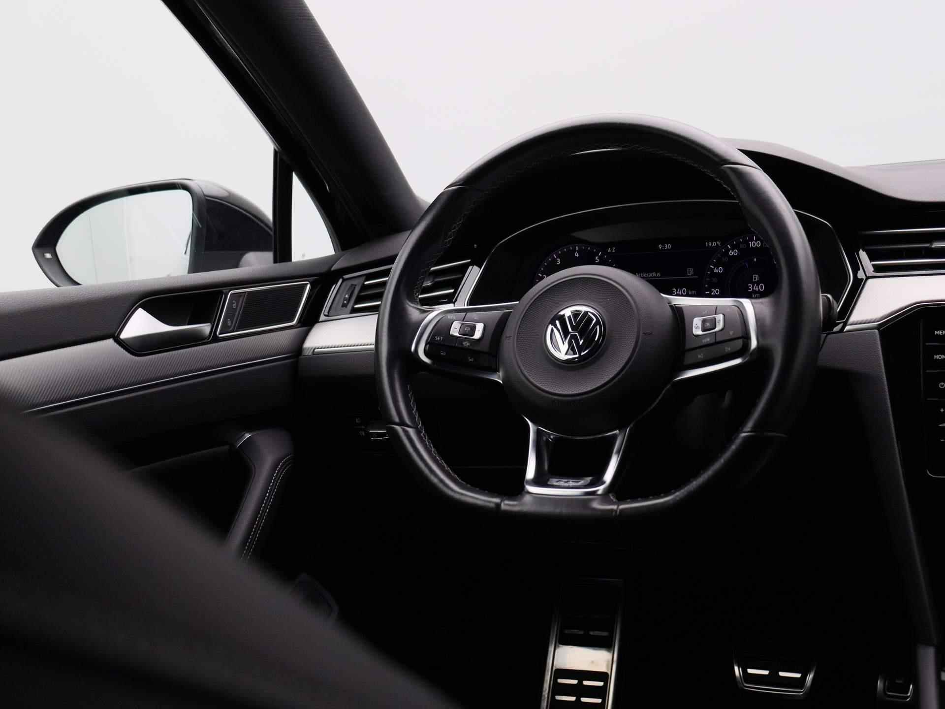 Volkswagen Passat Variant 1.5 TSI Highline Business R | Automaat | Leder | Navigatie | Climate contrtol | Camera | LED | LMV | Parkeer sensoren | Stoel verwarming - 11/43