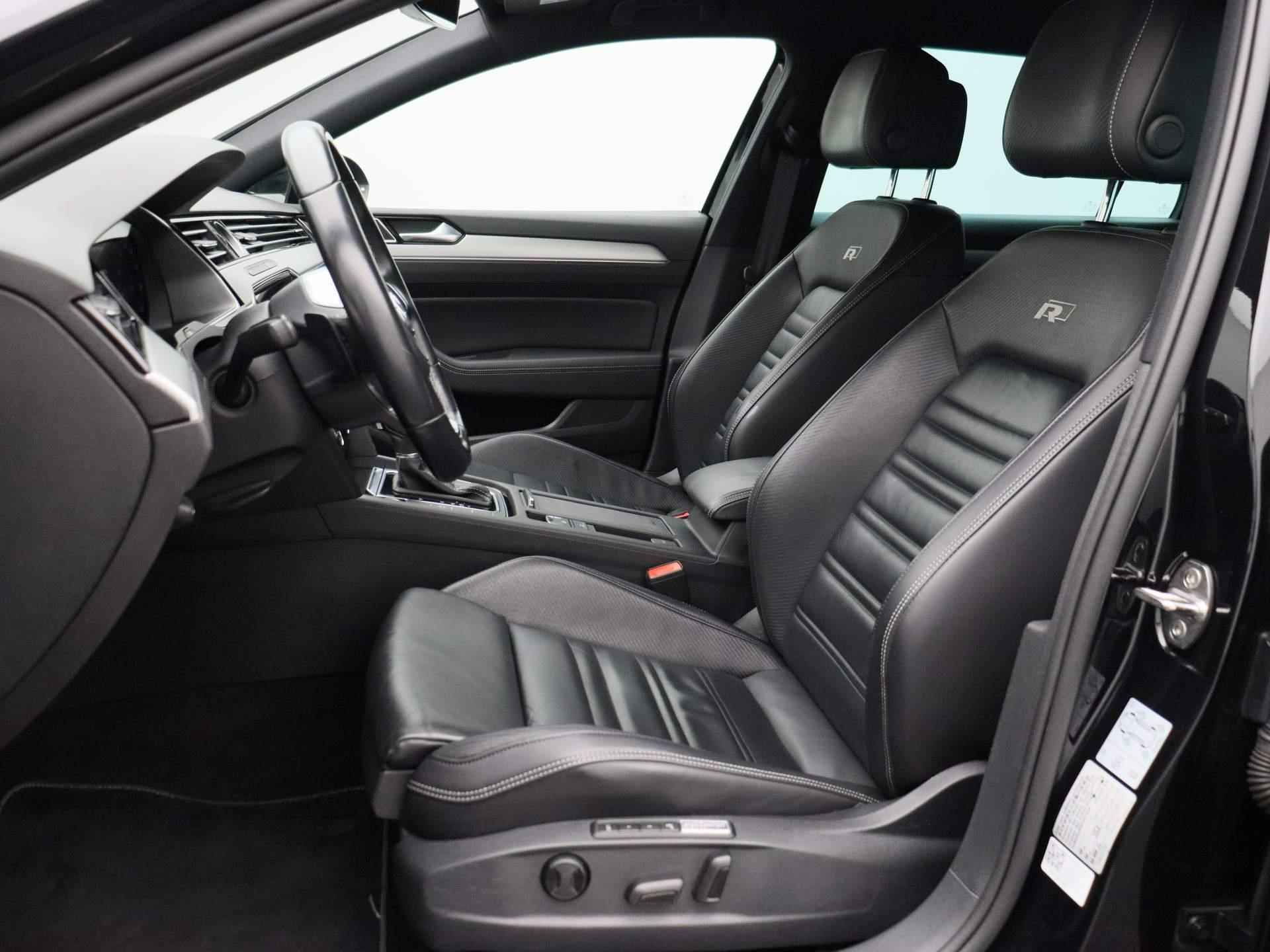 Volkswagen Passat Variant 1.5 TSI Highline Business R | Automaat | Leder | Navigatie | Climate contrtol | Camera | LED | LMV | Parkeer sensoren | Stoel verwarming - 12/43