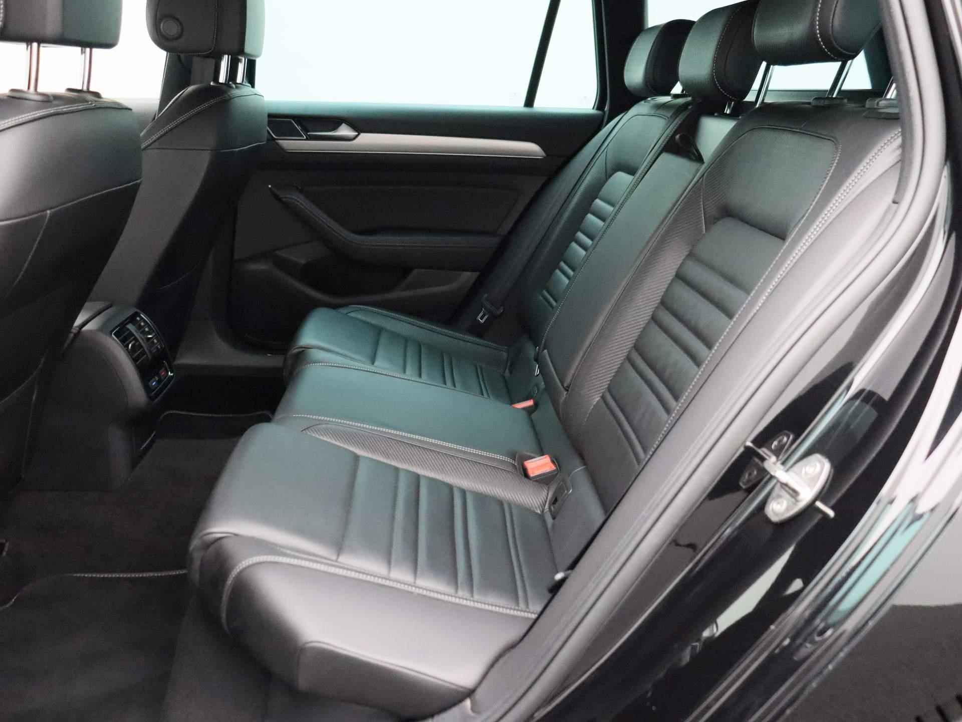 Volkswagen Passat Variant 1.5 TSI Highline Business R | Automaat | Leder | Navigatie | Climate contrtol | Camera | LED | LMV | Parkeer sensoren | Stoel verwarming - 13/43