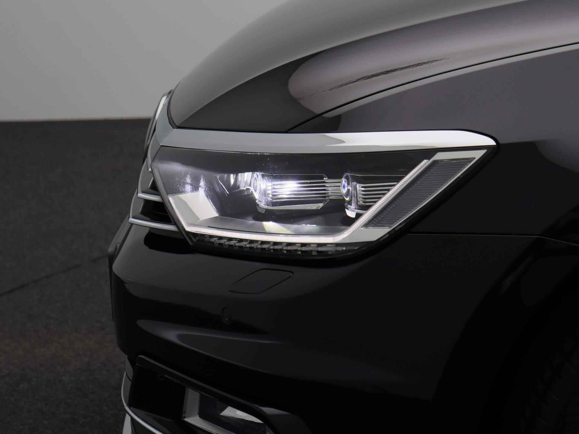 Volkswagen Passat Variant 1.5 TSI Highline Business R | Automaat | Leder | Navigatie | Climate contrtol | Camera | LED | LMV | Parkeer sensoren | Stoel verwarming - 17/43