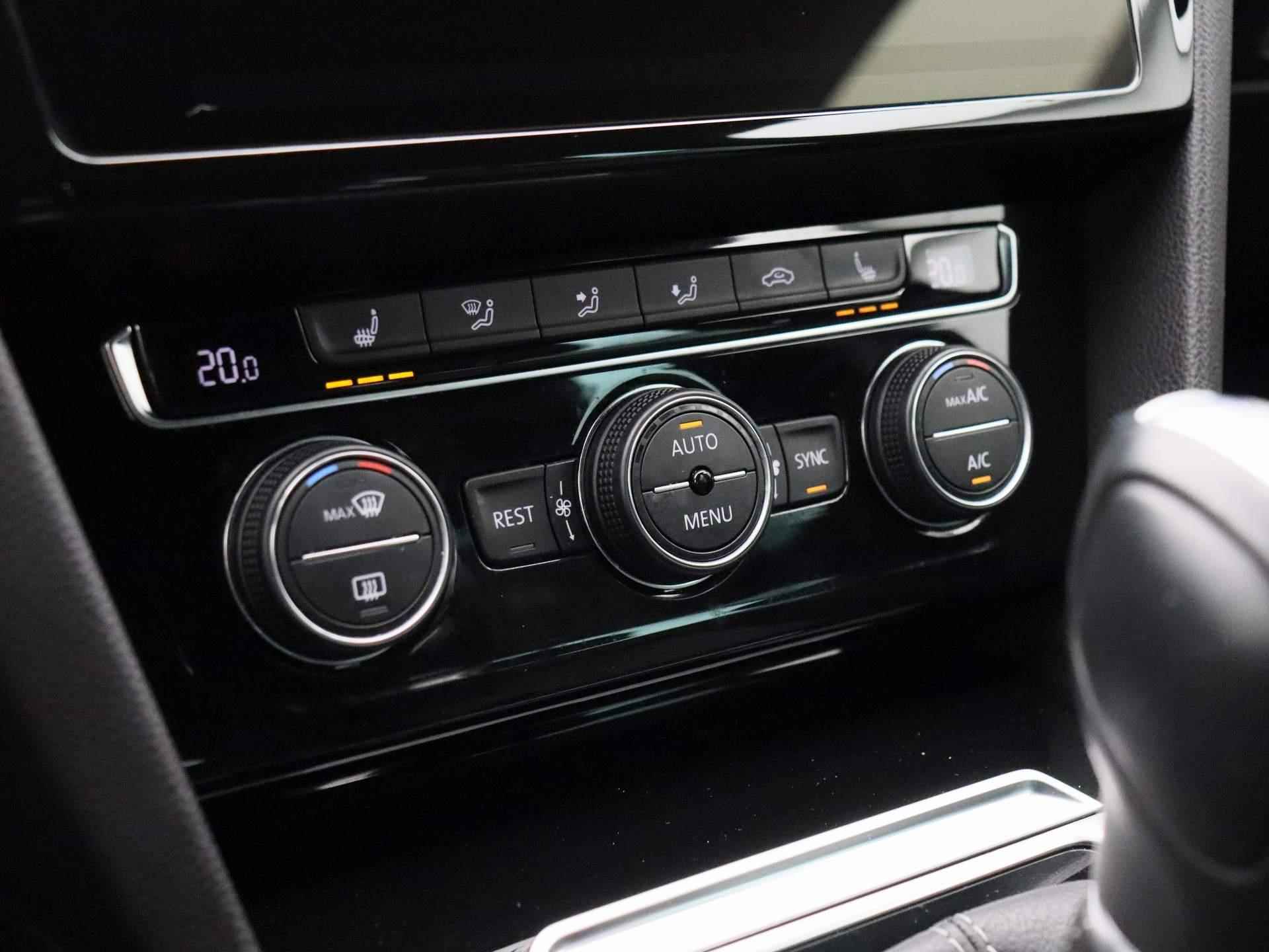 Volkswagen Passat Variant 1.5 TSI Highline Business R | Automaat | Leder | Navigatie | Climate contrtol | Camera | LED | LMV | Parkeer sensoren | Stoel verwarming - 20/43