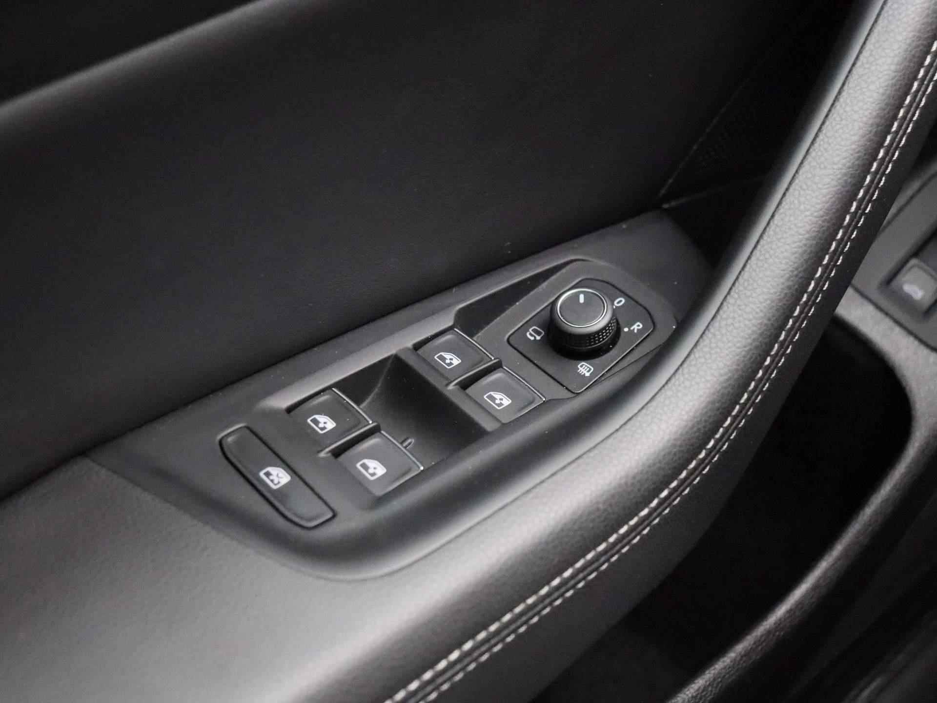 Volkswagen Passat Variant 1.5 TSI Highline Business R | Automaat | Leder | Navigatie | Climate contrtol | Camera | LED | LMV | Parkeer sensoren | Stoel verwarming - 27/43