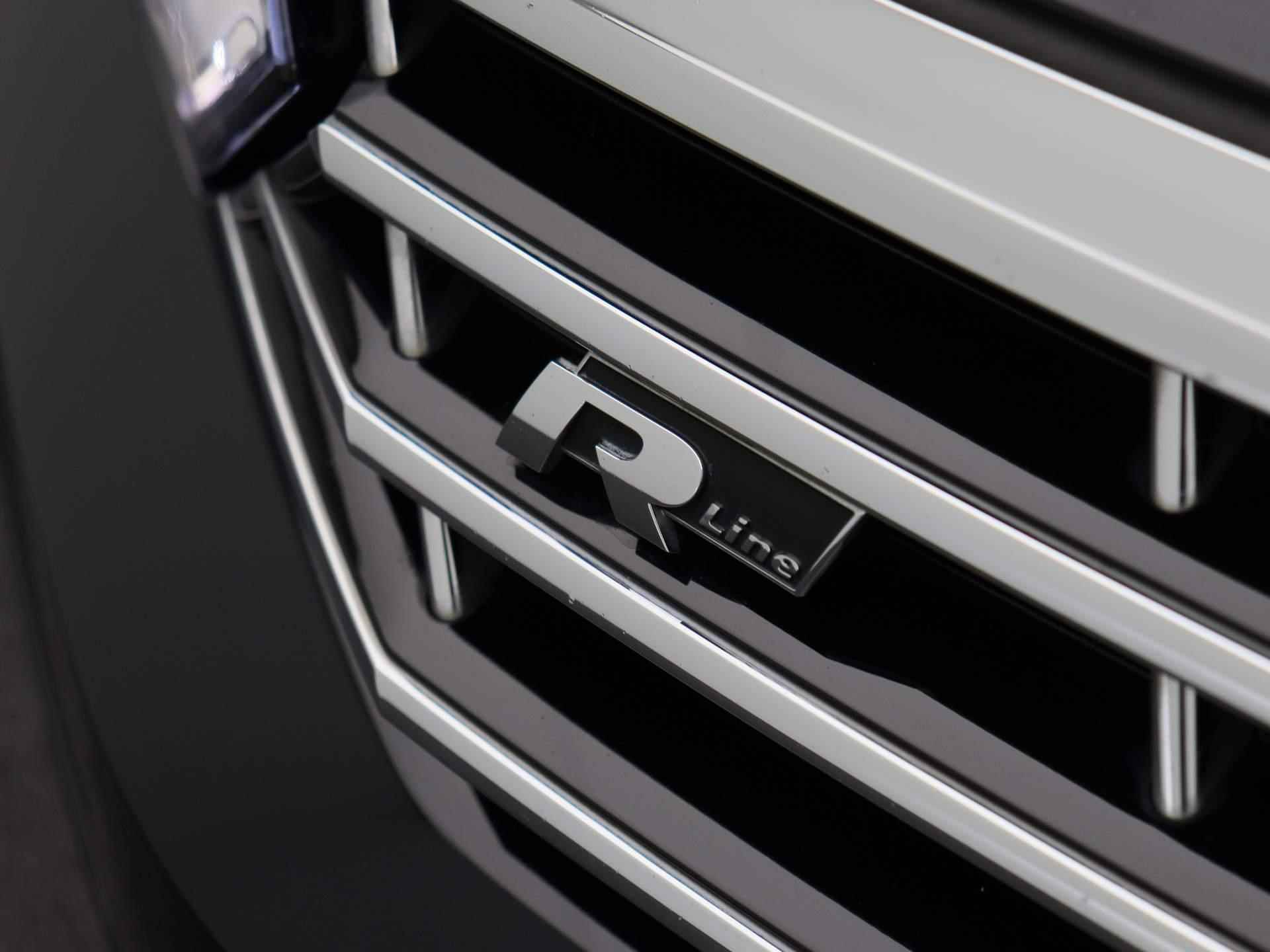 Volkswagen Passat Variant 1.5 TSI Highline Business R | Automaat | Leder | Navigatie | Climate contrtol | Camera | LED | LMV | Parkeer sensoren | Stoel verwarming - 41/43