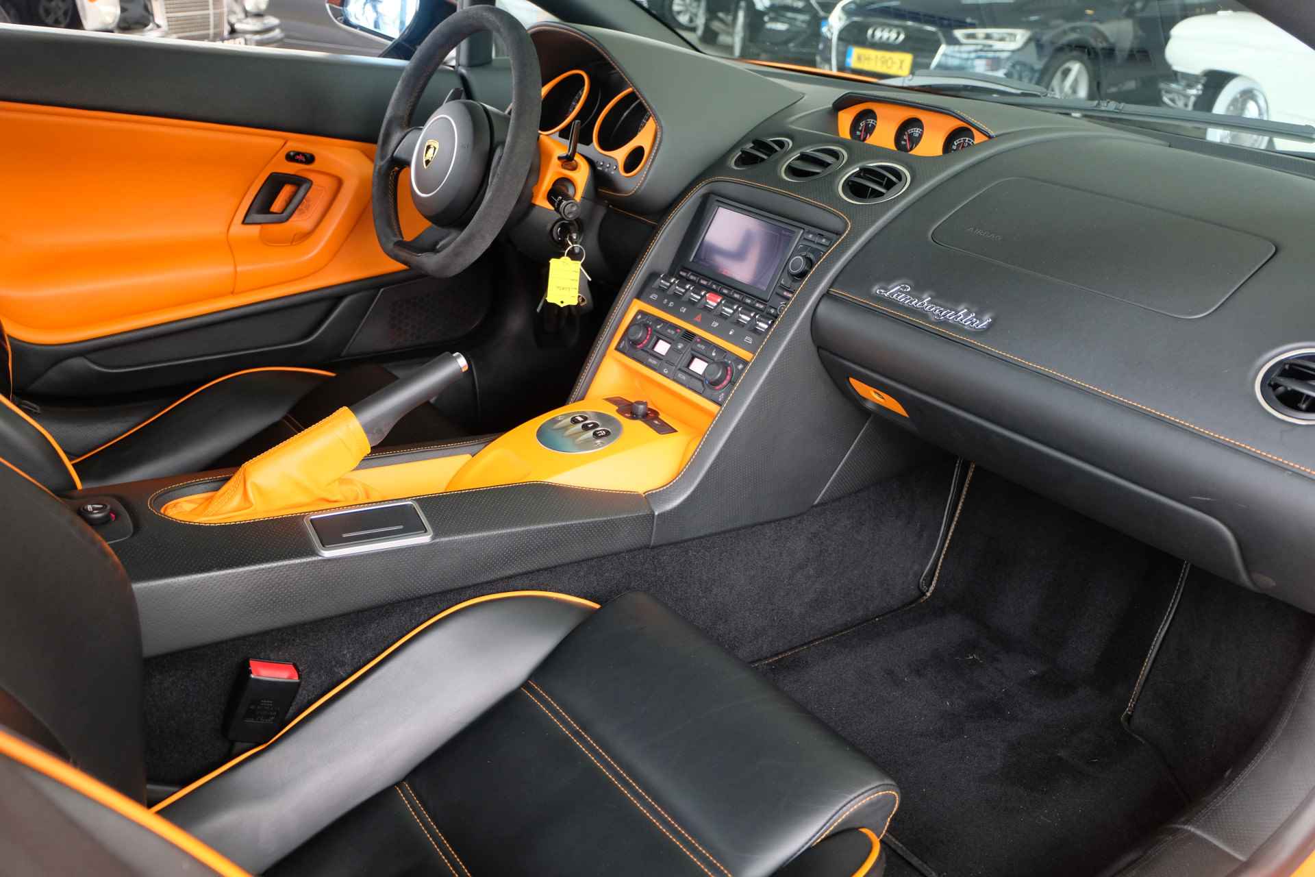 Lamborghini Gallardo SE SLECHTS 250 GEBOUWD/NR 195! BWJ 2005 5.0 V10 520 PK / BTW AUTO! / AUTOMAAT / LEDER / STOELVERW. / CAMERA / NAVI / CLIMA / BI-XENON / SPECIALE CALLISTO VELGEN / TWO TONE - 6/44