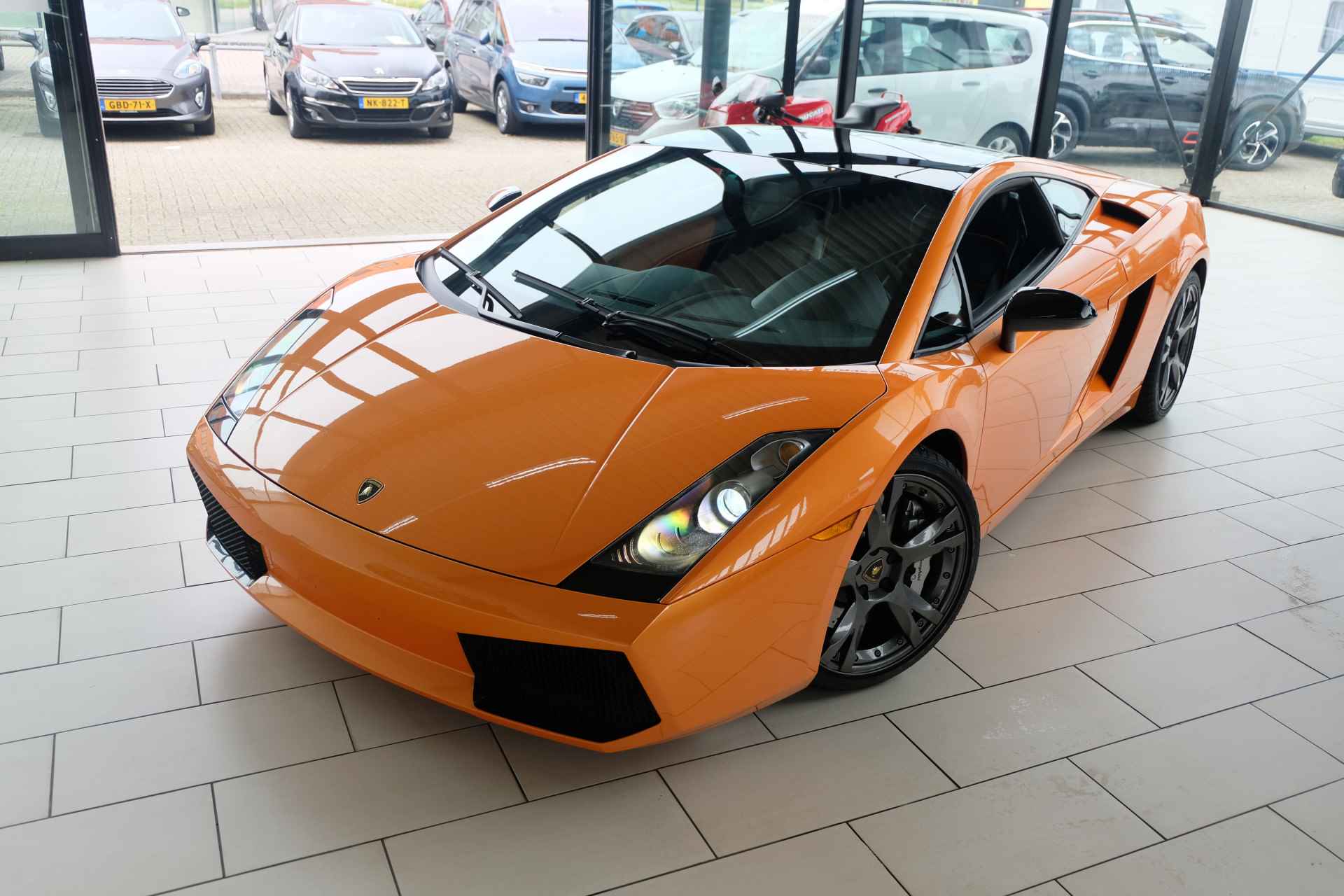 Lamborghini Gallardo SE SLECHTS 250 GEBOUWD/NR 195! BWJ 2005 5.0 V10 520 PK / BTW AUTO! / AUTOMAAT / LEDER / STOELVERW. / CAMERA / NAVI / CLIMA / BI-XENON / SPECIALE CALLISTO VELGEN / TWO TONE - 8/44