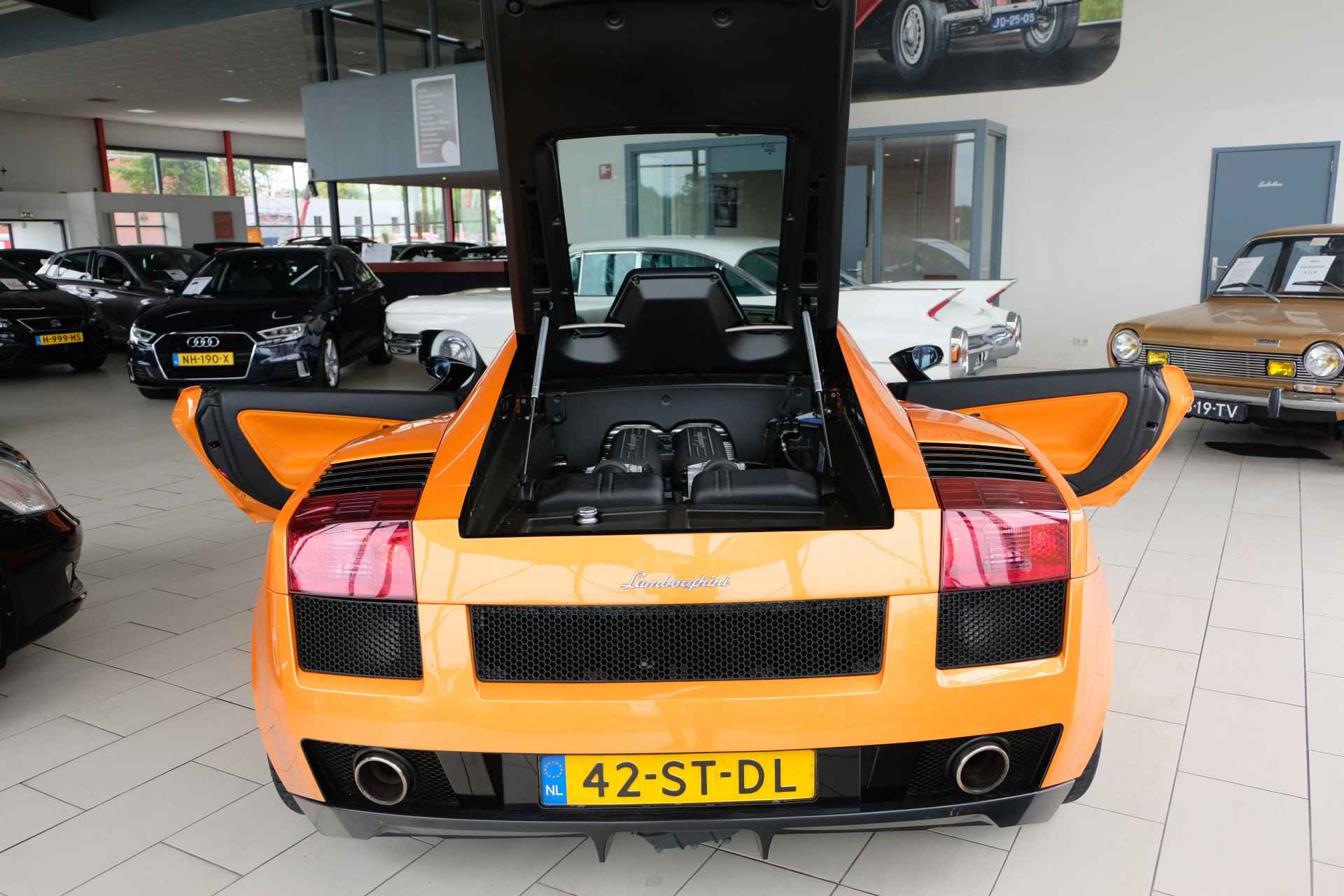 Lamborghini Gallardo SE SLECHTS 250 GEBOUWD/NR 195! BWJ 2005 5.0 V10 520 PK / BTW AUTO! / AUTOMAAT / LEDER / STOELVERW. / CAMERA / NAVI / CLIMA / BI-XENON / SPECIALE CALLISTO VELGEN / TWO TONE - 13/44