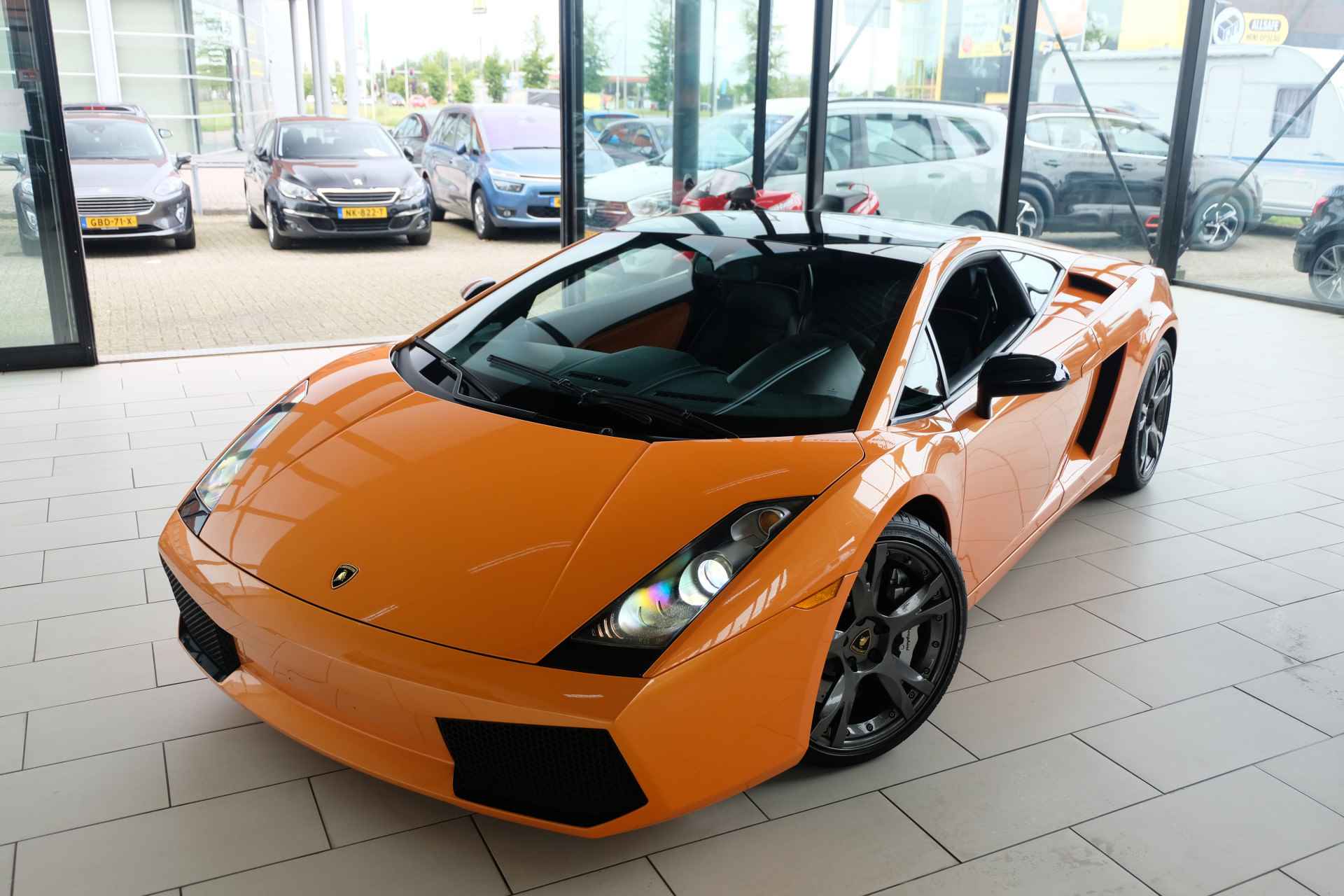 Lamborghini Gallardo SE SLECHTS 250 GEBOUWD/NR 195! BWJ 2005 5.0 V10 520 PK / BTW AUTO! / AUTOMAAT / LEDER / STOELVERW. / CAMERA / NAVI / CLIMA / BI-XENON / SPECIALE CALLISTO VELGEN / TWO TONE - 39/44