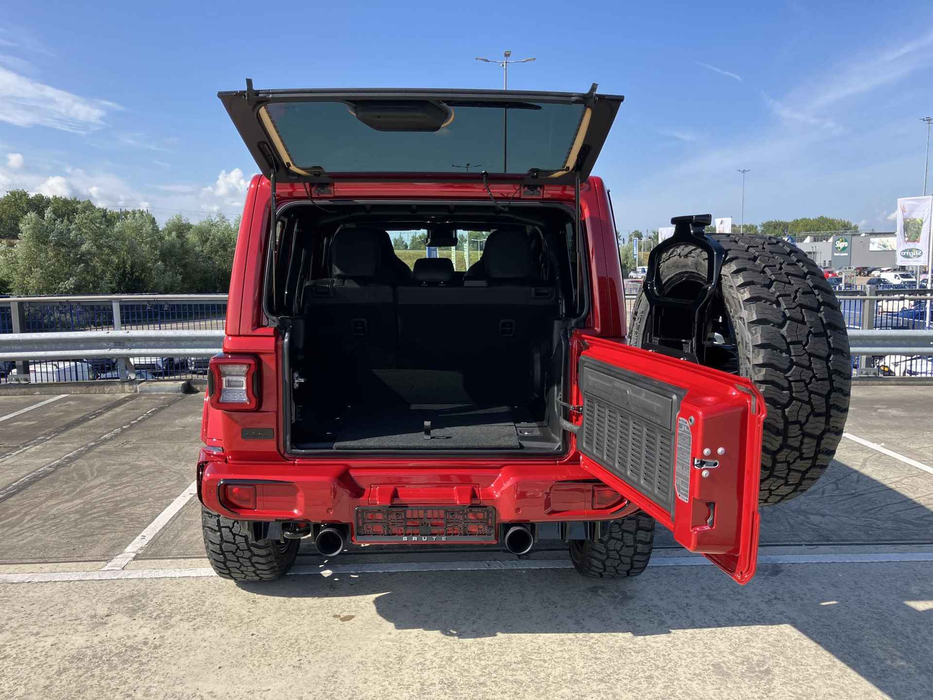 Jeep Wrangler BRUTE Rubicon 4xe 380 / 22" LMV / Hard-Top Jeep Wrangler BRUTE 4xe 380 Custom Skyview BRUTE CUSTOM - Sky View - 22 Inch - 17/58