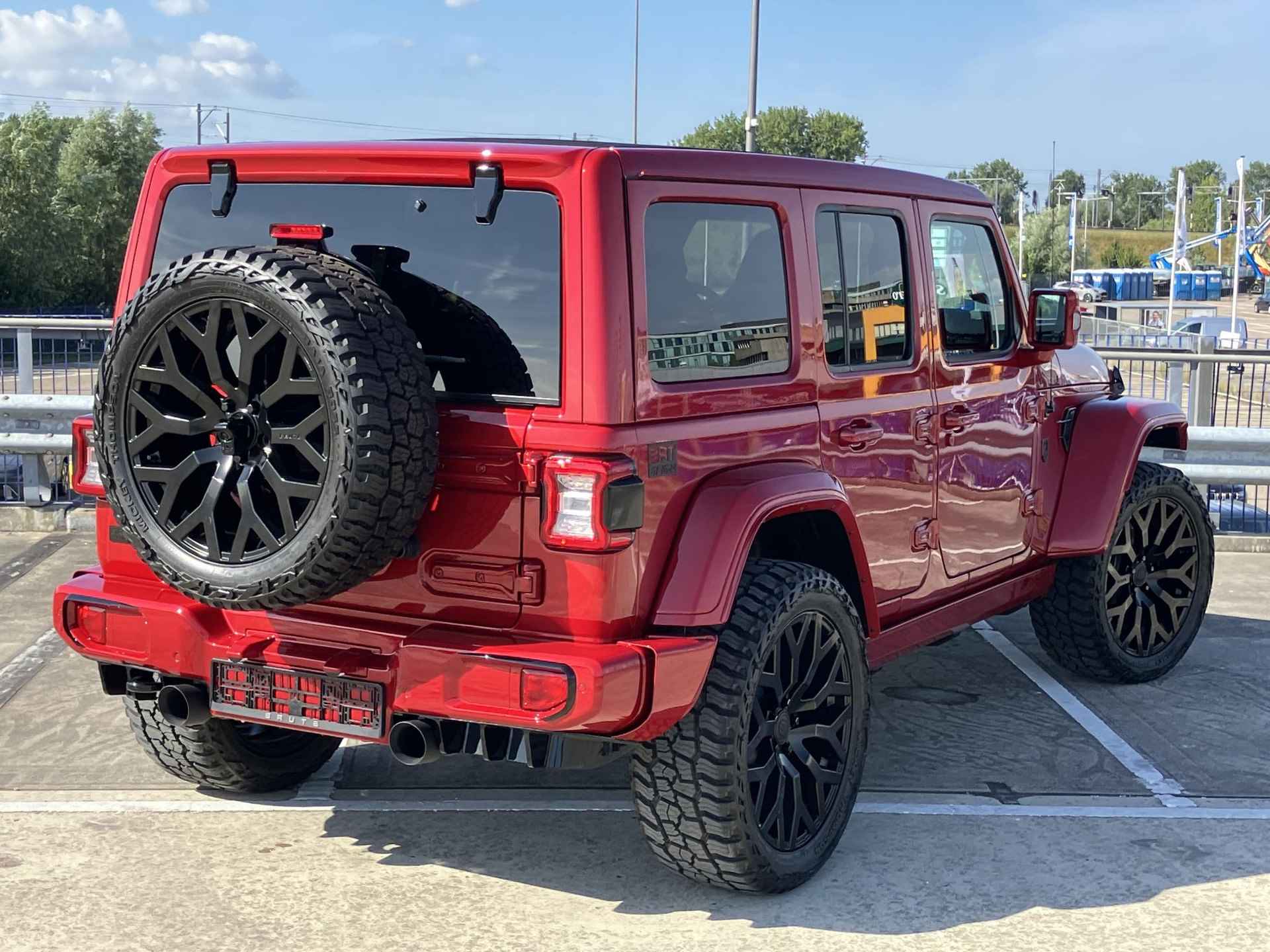 Jeep Wrangler BRUTE Rubicon 4xe 380 / 22" LMV / Hard-Top Jeep Wrangler BRUTE 4xe 380 Custom Skyview BRUTE CUSTOM - Sky View - 22 Inch - 43/58