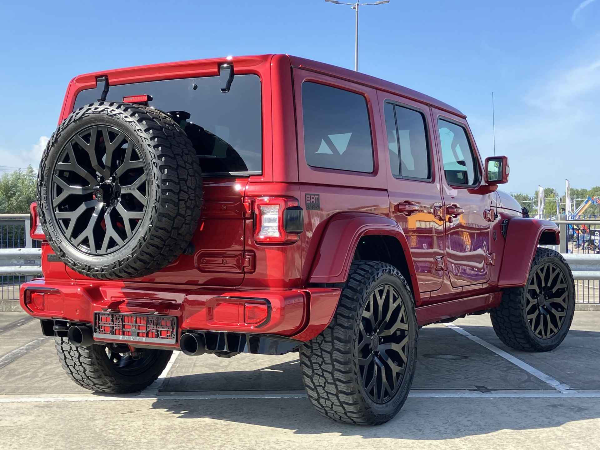 Jeep Wrangler BRUTE Rubicon 4xe 380 / 22" LMV / Hard-Top Jeep Wrangler BRUTE 4xe 380 Custom Skyview BRUTE CUSTOM - Sky View - 22 Inch - 57/58