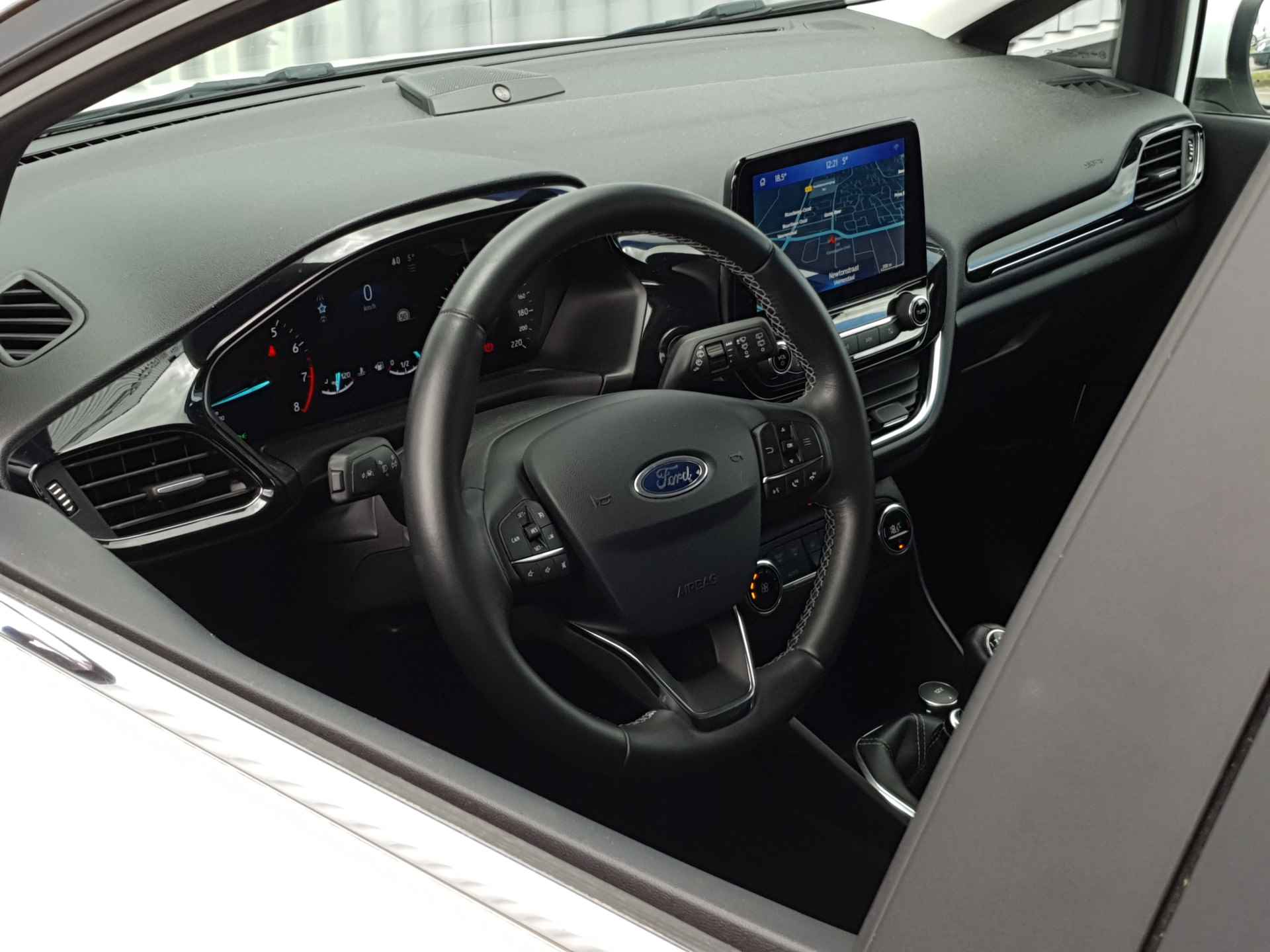 Ford Fiesta 1.0 Titanium | Cruise Control | B&O Audio | Navigatie | Verwarmbare Voorruit - 3/36