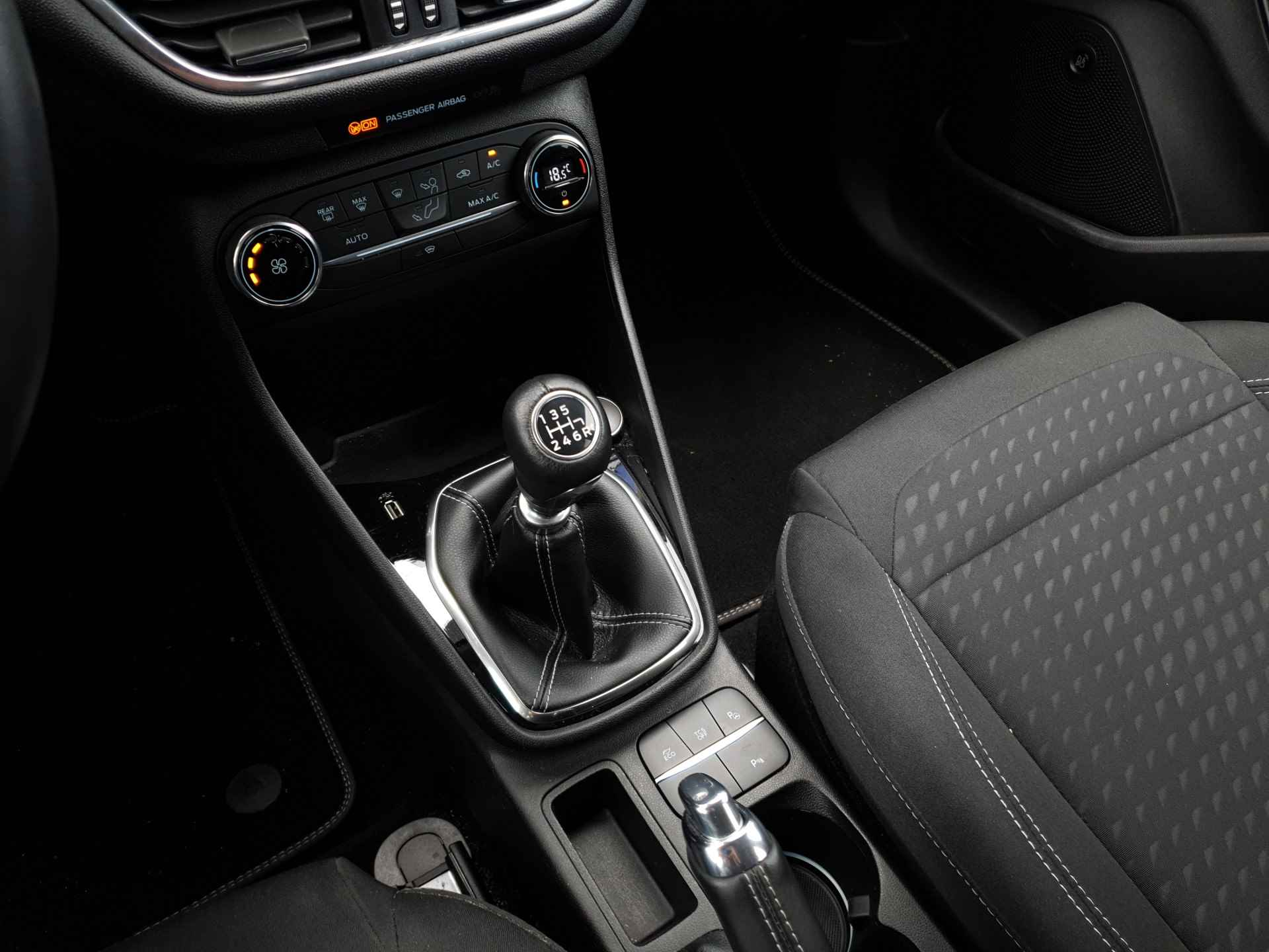 Ford Fiesta 1.0 Titanium | Cruise Control | B&O Audio | Navigatie | Verwarmbare Voorruit - 29/36
