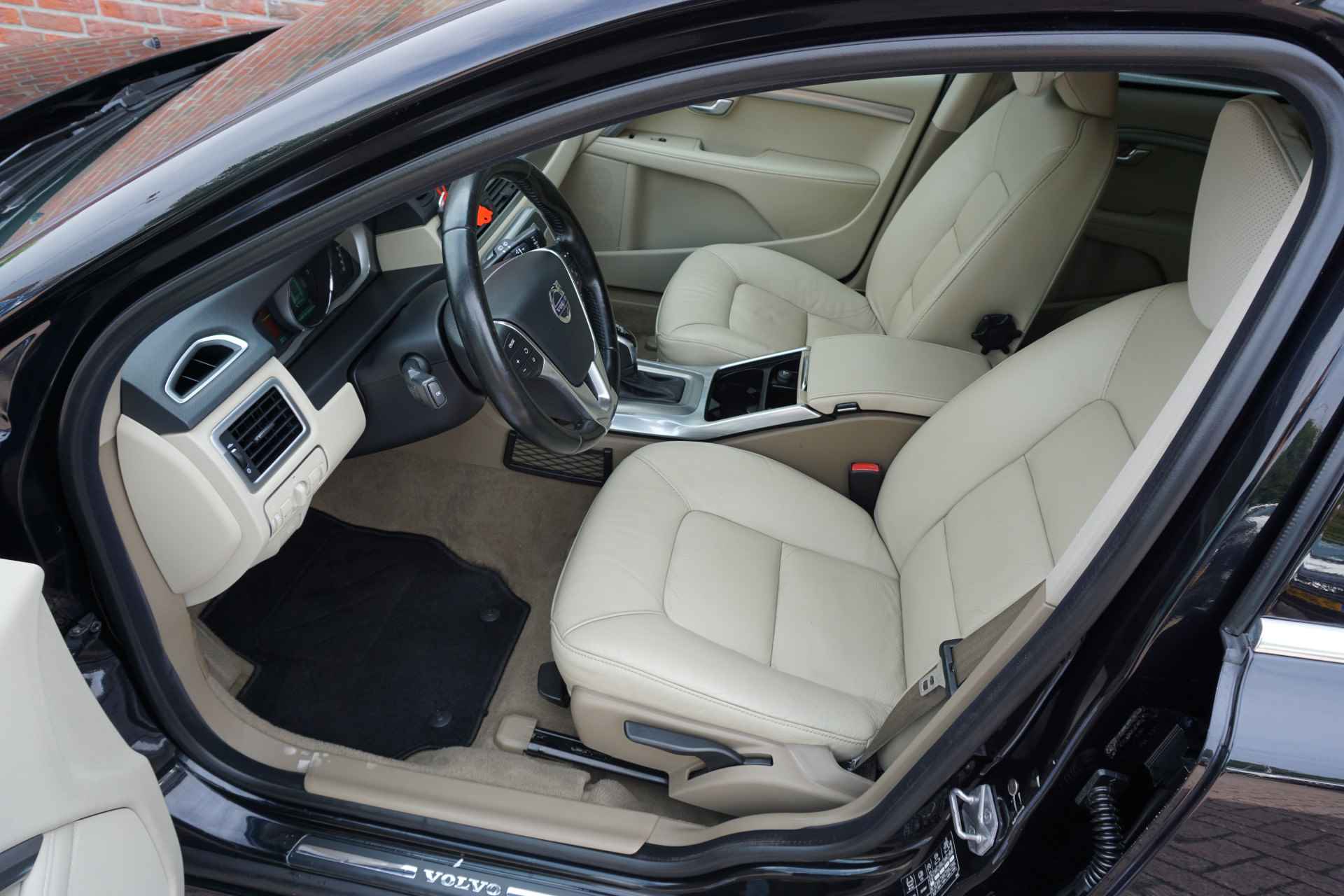 Volvo V70 1.6 D2 Aut. Momentum Trekhaak | Voorstoelen verwarmd | Leder * All in prijs * - 6/27