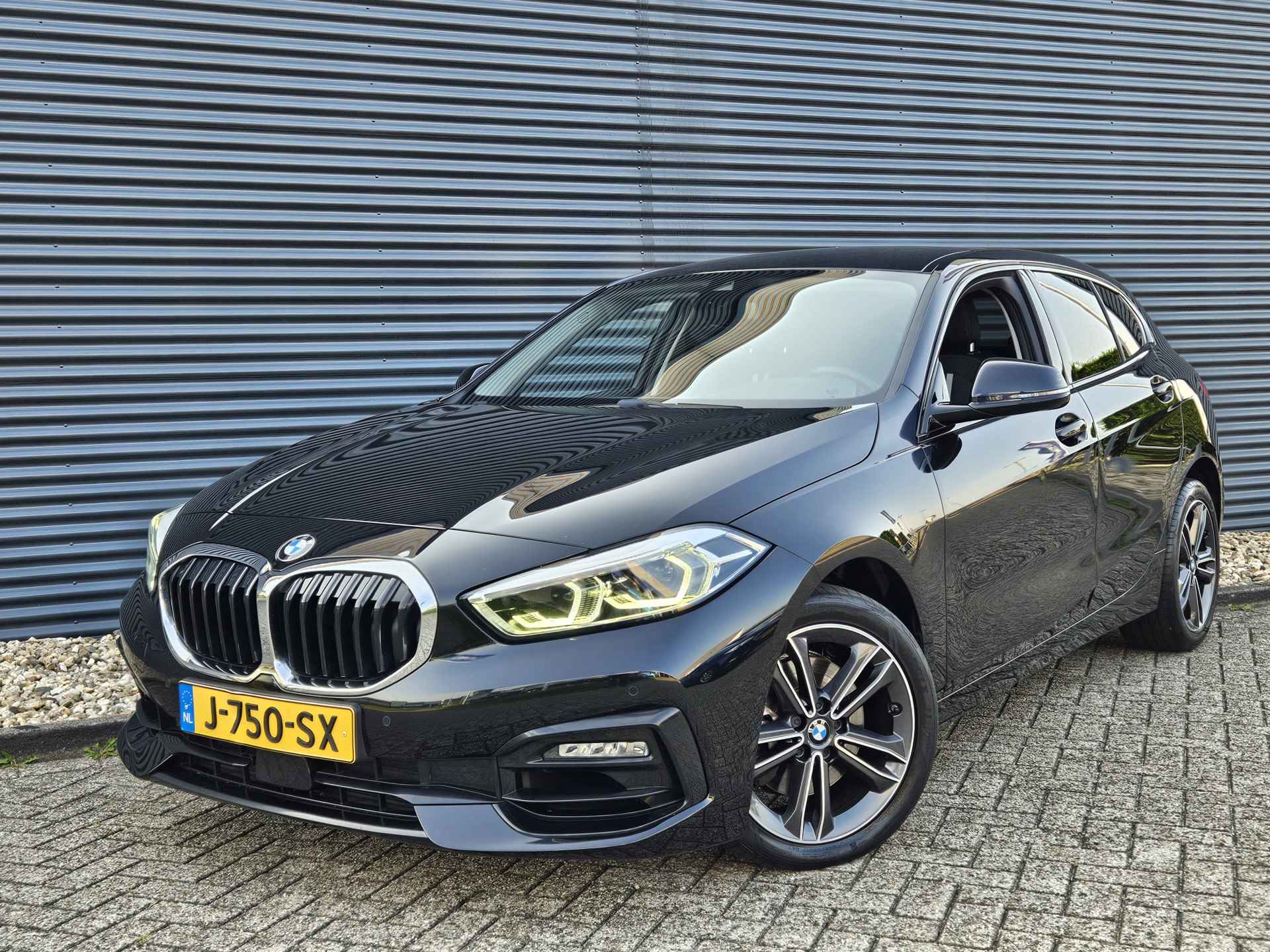 BMW 1-serie 118i Executive Edition | Automaat | Sportstoelen |  Navigatie | Climate Control | LED koplampen | Parkeersensoren voor en achter | Apple Carplay en Android Auto | - 43/45