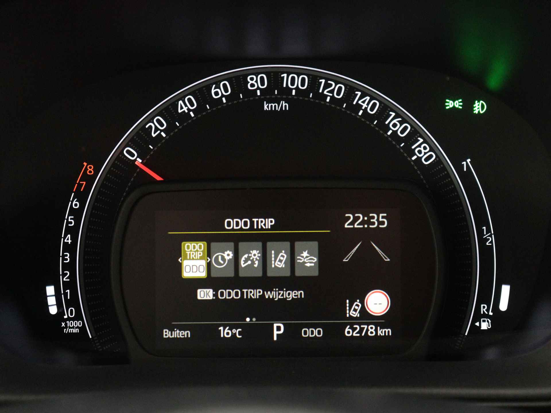 Toyota Aygo X 1.0 Envy + Limited | Navigatie | Camera | Climate control | Stoelverwarming | Half leder | LM velgen | - 7/43