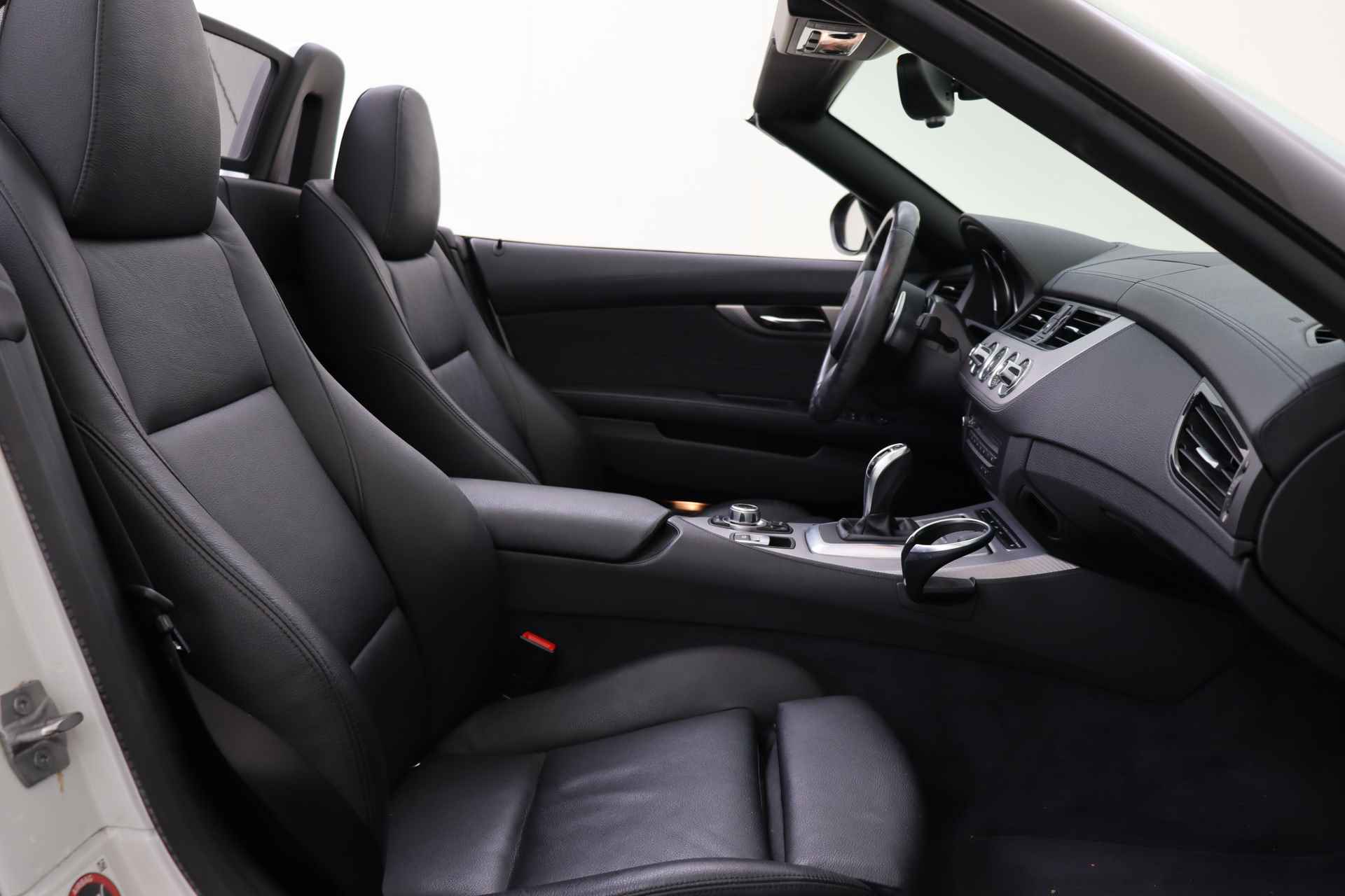 BMW Z4 Roadster sDrive28i High Executive M Sport Automaat / Sportstoelen / Adaptief M onderstel / Comfort Access / Stoelverwarming / Navigatie Professional / Spraaksturing / Leder - 17/64