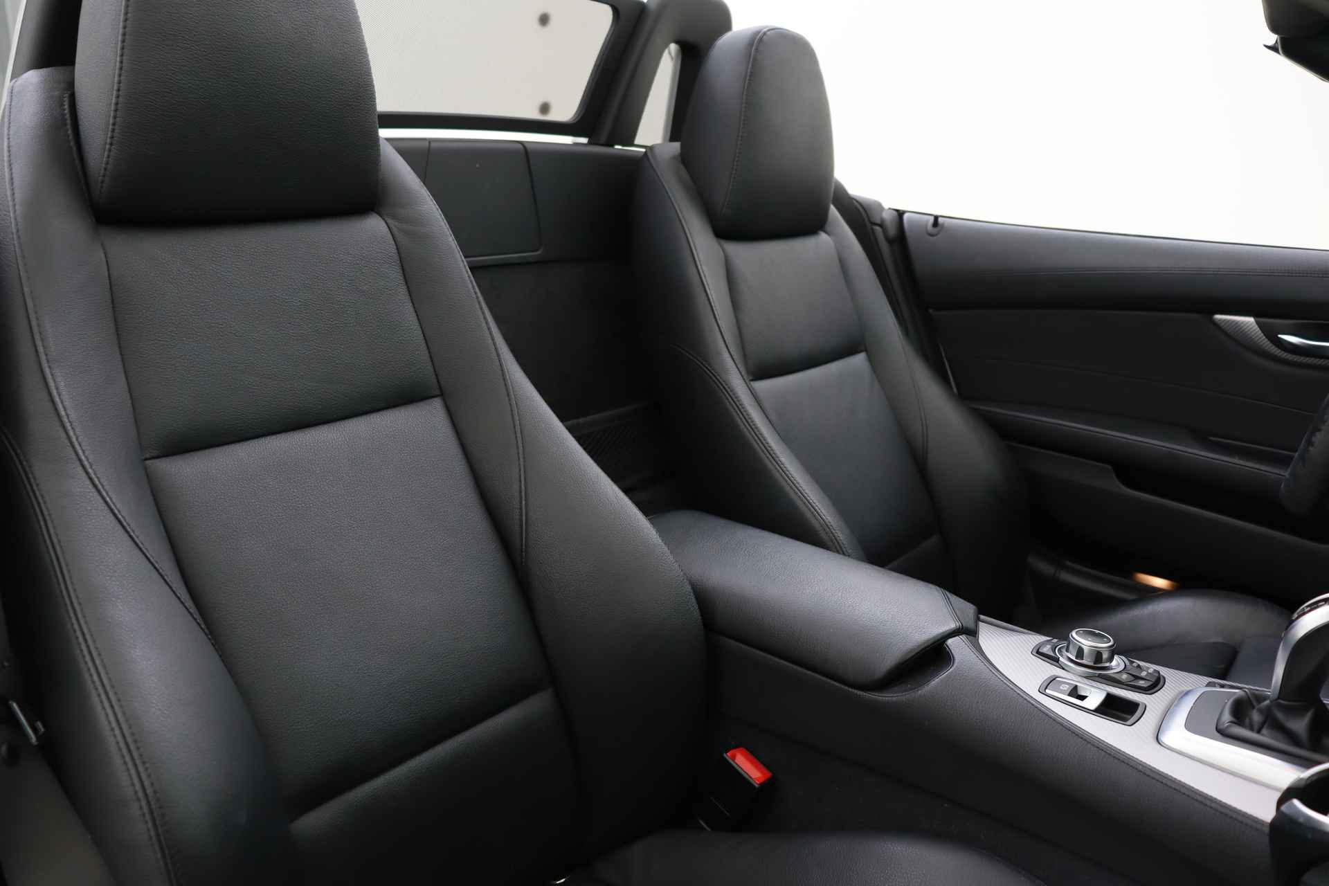 BMW Z4 Roadster sDrive28i High Executive M Sport Automaat / Sportstoelen / Adaptief M onderstel / Comfort Access / Stoelverwarming / Navigatie Professional / Spraaksturing / Leder - 18/64