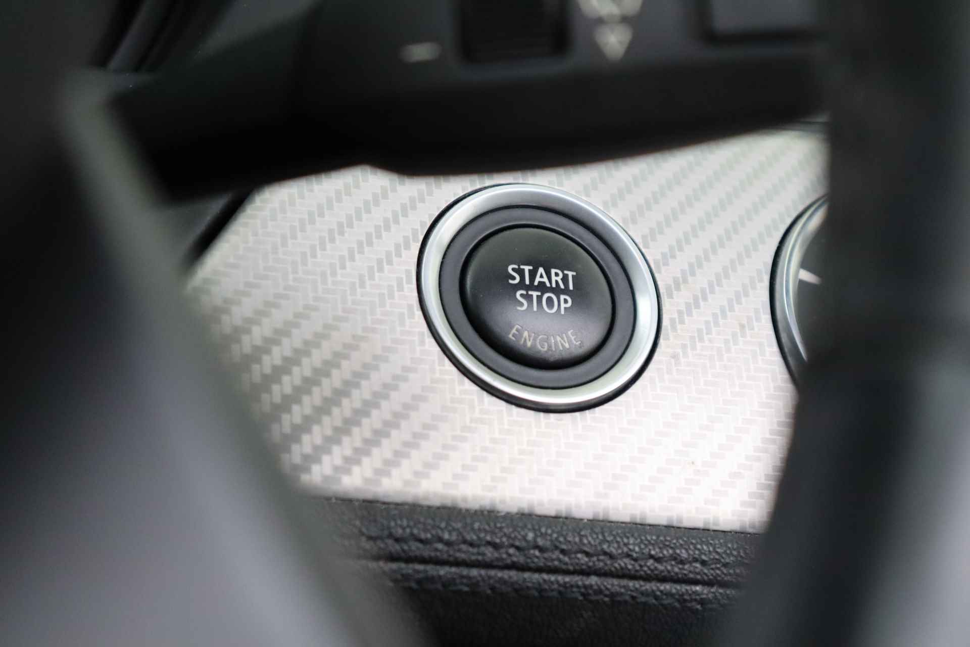 BMW Z4 Roadster sDrive28i High Executive M Sport Automaat / Sportstoelen / Adaptief M onderstel / Comfort Access / Stoelverwarming / Navigatie Professional / Spraaksturing / Leder - 33/64