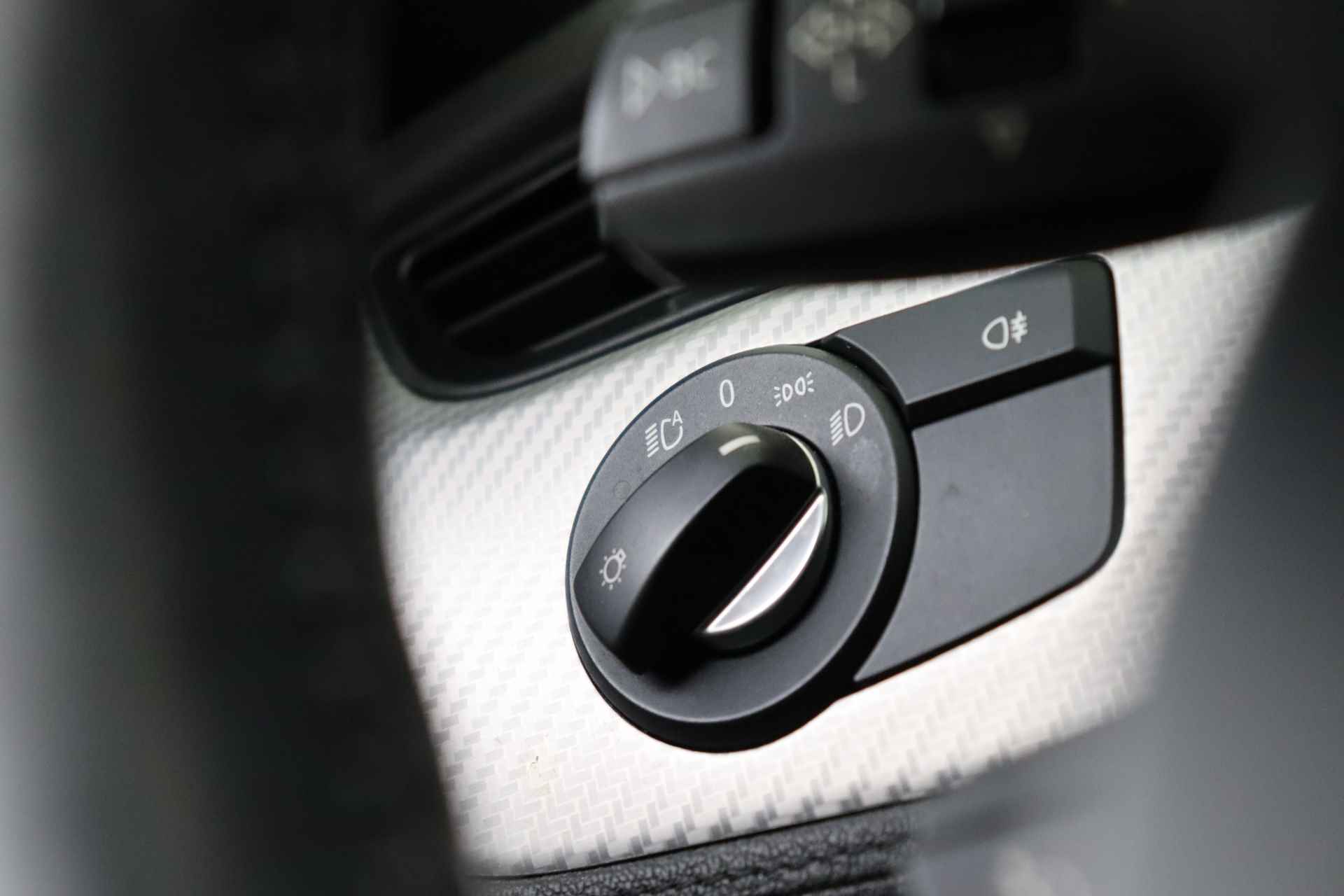 BMW Z4 Roadster sDrive28i High Executive M Sport Automaat / Sportstoelen / Adaptief M onderstel / Comfort Access / Stoelverwarming / Navigatie Professional / Spraaksturing / Leder - 35/64