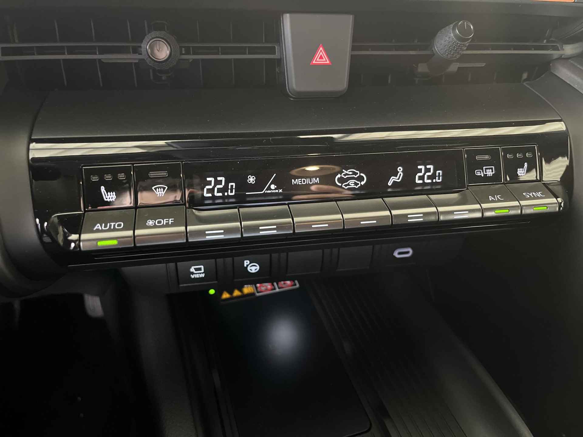 Toyota C-HR Hybrid 200 Première Edition | Direct leverbaar! | - 27/32