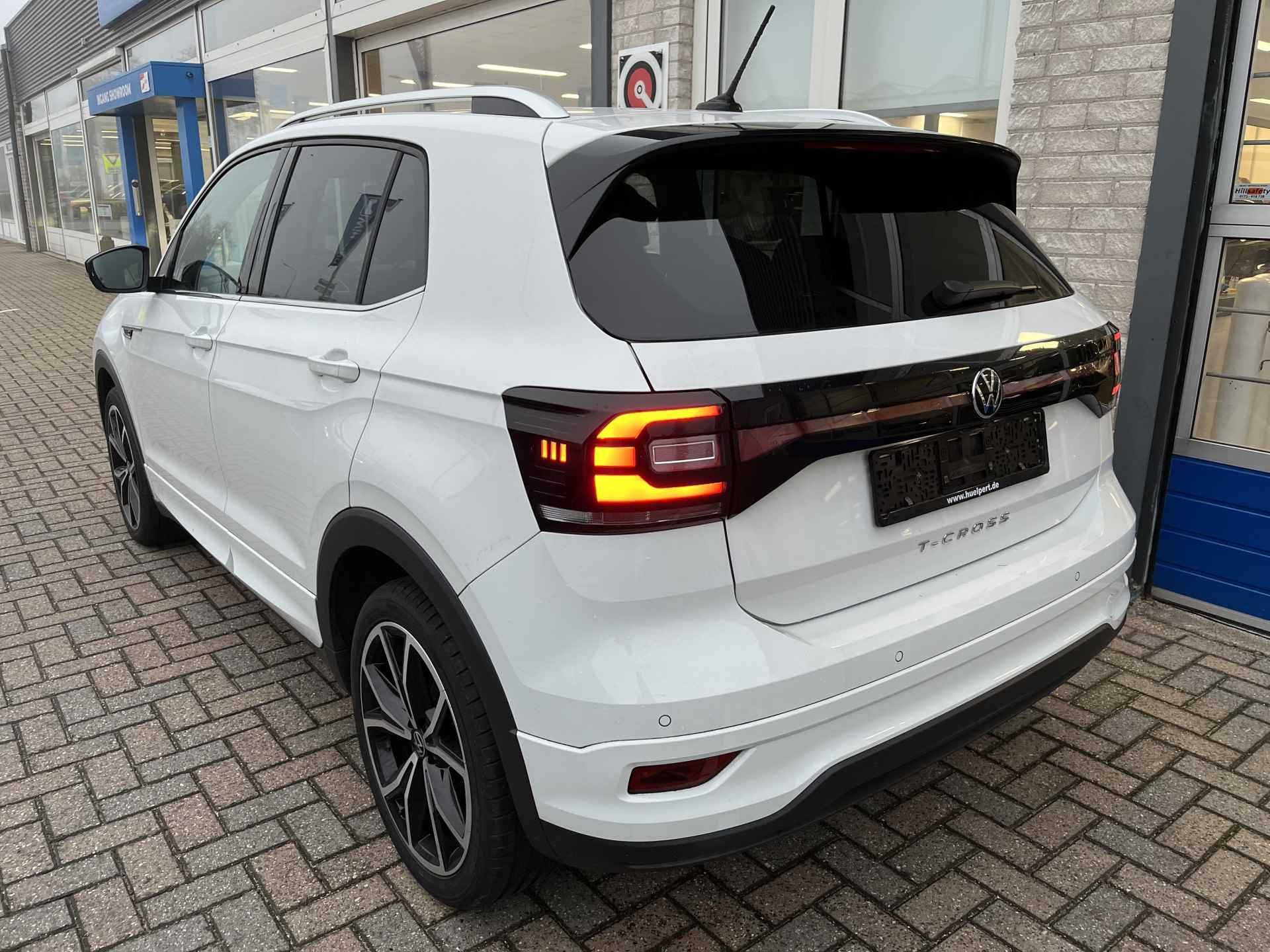 Volkswagen T-Cross 1.0 TSI R-Line / AUTOMAAT/ CAMERA/ PARK. SENSOREN/ STOELVERWARM./ DIGITAL DASHBOARD/ LED/ ADAPT. CRUISE/ APP-CONNECT/ NAVI/ CLIMA/ DAB/ 18" LMV - 3/27