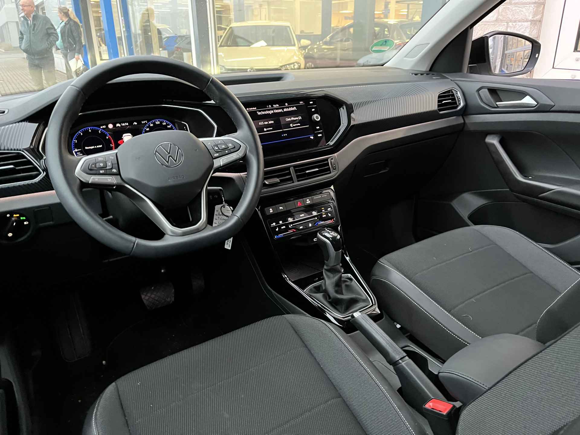 Volkswagen T-Cross 1.0 TSI R-Line / AUTOMAAT/ CAMERA/ PARK. SENSOREN/ STOELVERWARM./ DIGITAL DASHBOARD/ LED/ ADAPT. CRUISE/ APP-CONNECT/ NAVI/ CLIMA/ DAB/ 18" LMV - 7/27