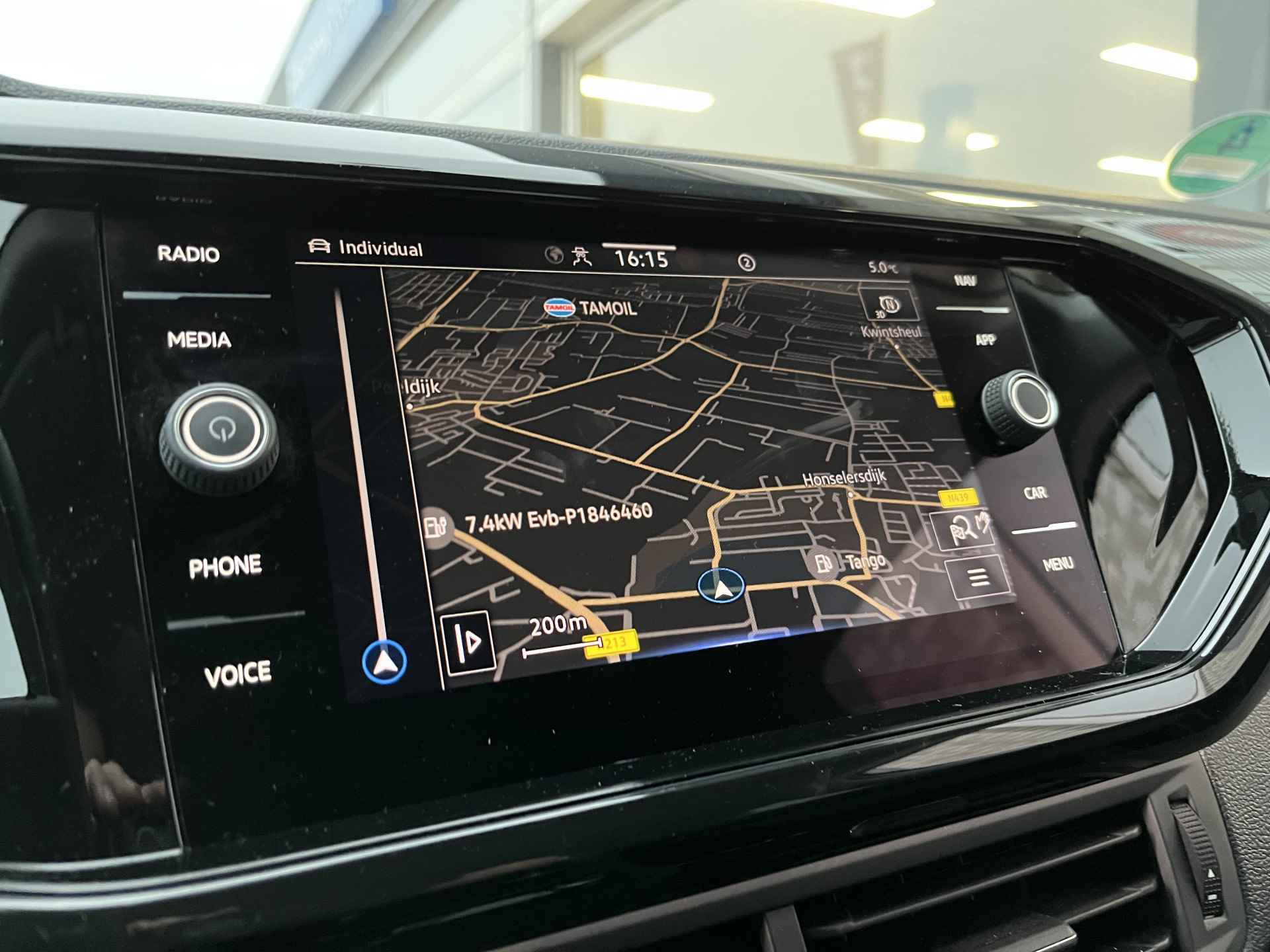 Volkswagen T-Cross 1.0 TSI R-Line / AUTOMAAT/ CAMERA/ PARK. SENSOREN/ STOELVERWARM./ DIGITAL DASHBOARD/ LED/ ADAPT. CRUISE/ APP-CONNECT/ NAVI/ CLIMA/ DAB/ 18" LMV - 15/27