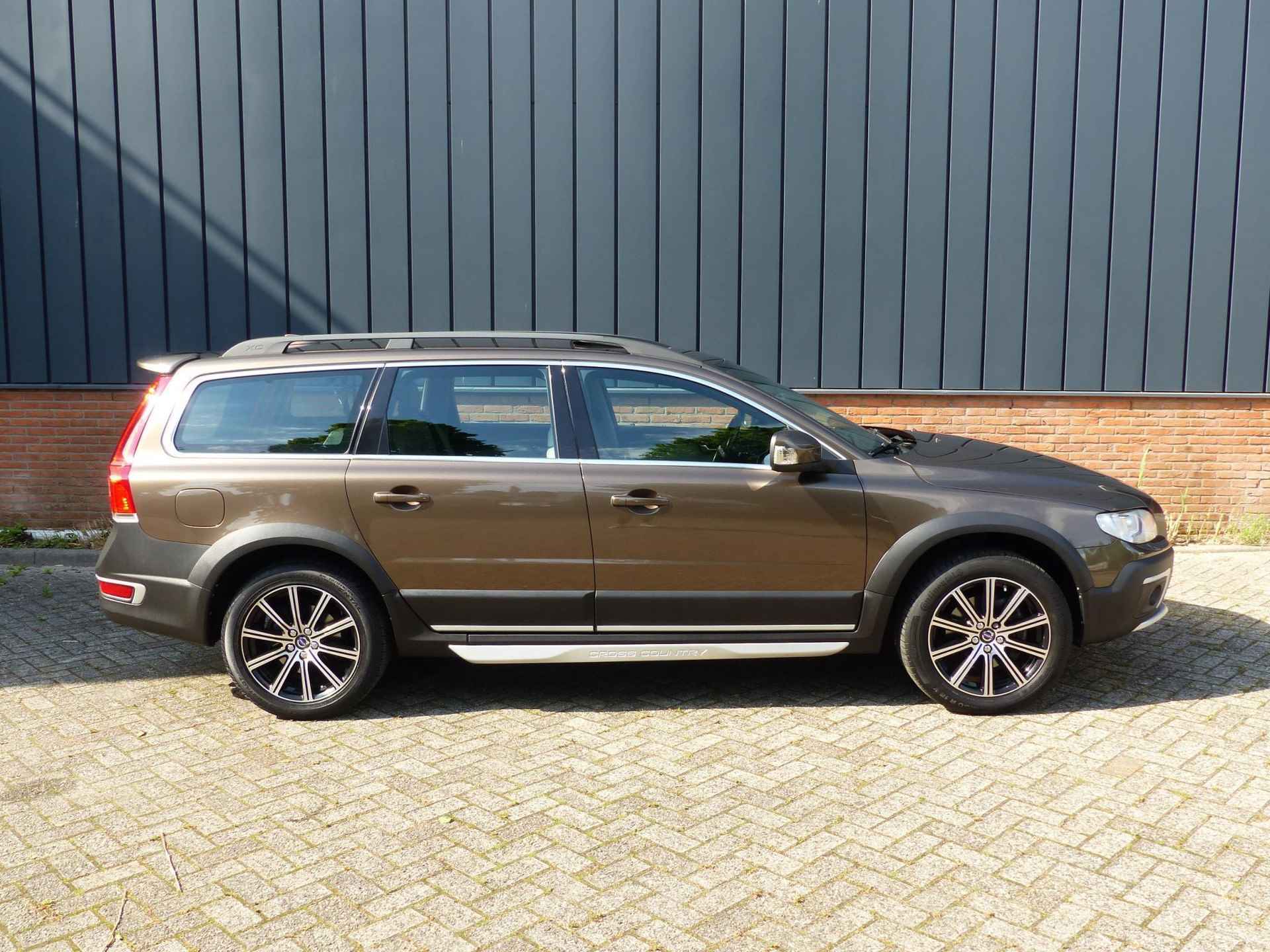 Volvo XC70 D4 Aut.  Nordic+Luxury | Schuif-/ kanteldak| Afneembare trekhaak| Elektrisch bedienbare bestuurdersstoel met geheugenfunctie| Verwarmbare voorstoelen| Verwarmbare voorruit| Bi-Xenon koplampen| - 3/30