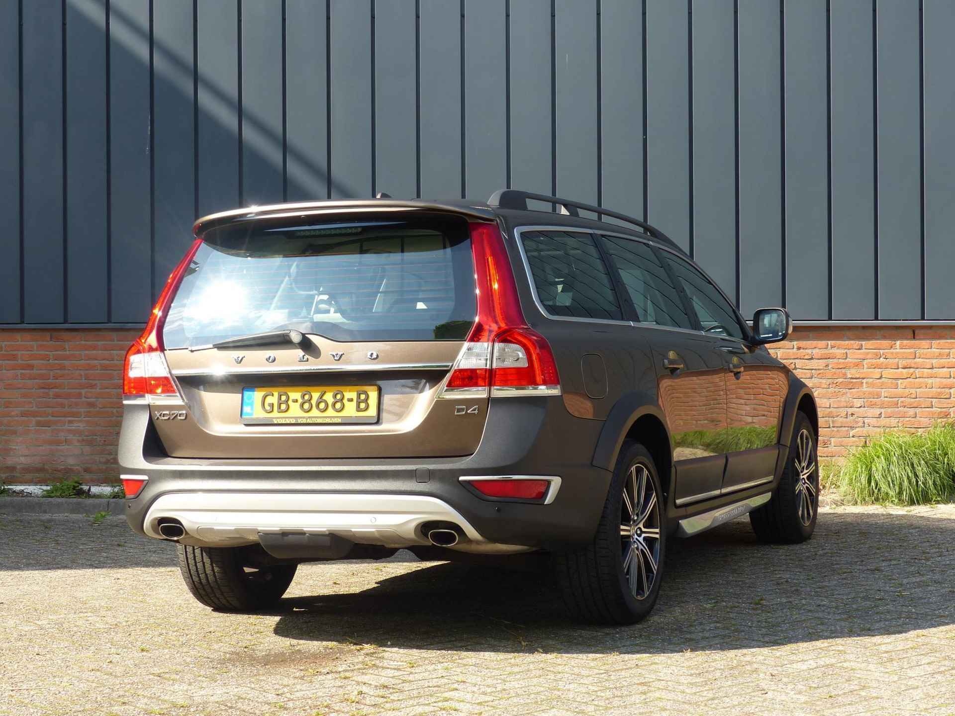 Volvo XC70 D4 Aut.  Nordic+Luxury | Schuif-/ kanteldak| Afneembare trekhaak| Elektrisch bedienbare bestuurdersstoel met geheugenfunctie| Verwarmbare voorstoelen| Verwarmbare voorruit| Bi-Xenon koplampen| - 4/30