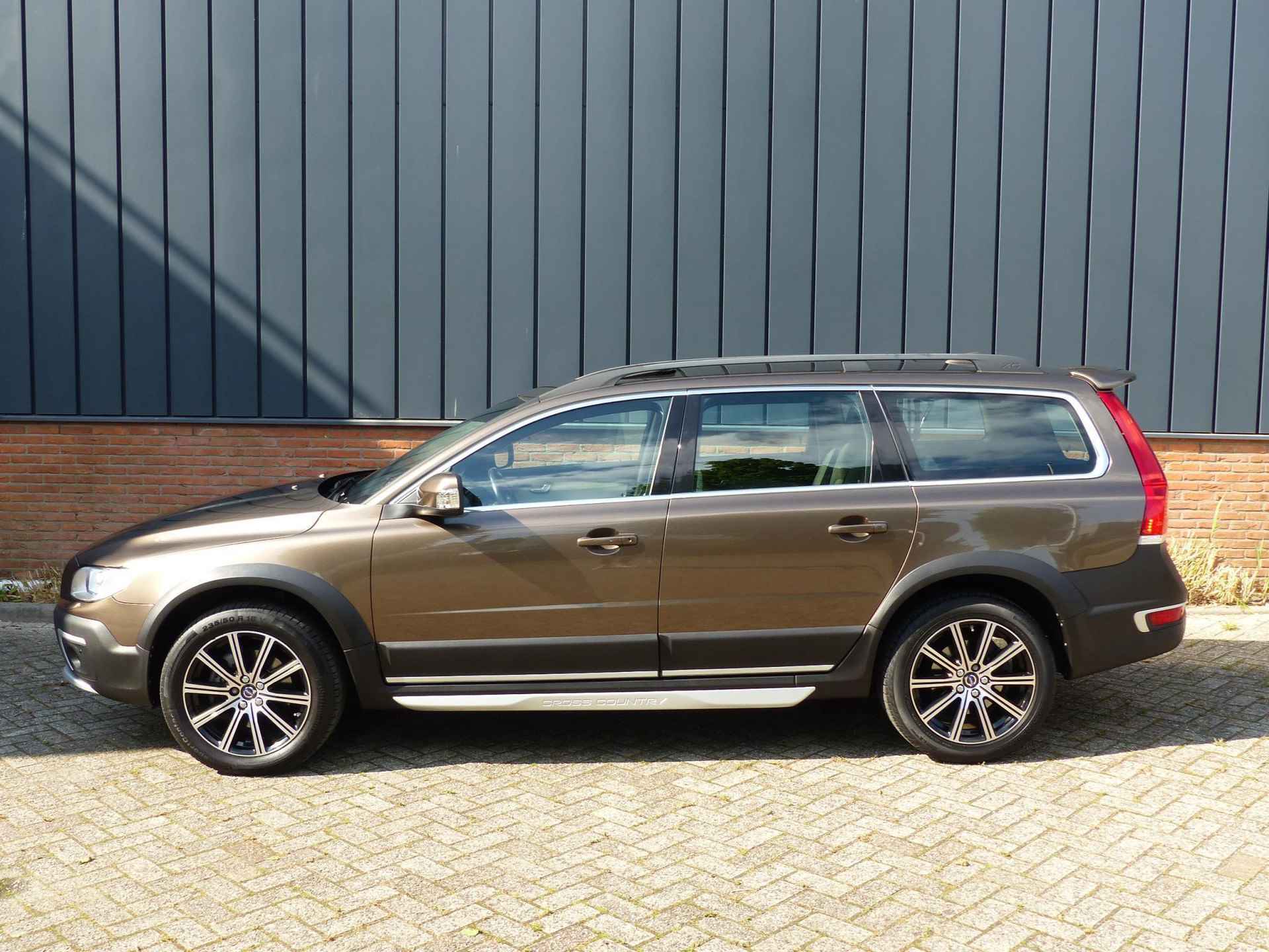 Volvo XC70 D4 Aut.  Nordic+Luxury | Schuif-/ kanteldak| Afneembare trekhaak| Elektrisch bedienbare bestuurdersstoel met geheugenfunctie| Verwarmbare voorstoelen| Verwarmbare voorruit| Bi-Xenon koplampen| - 5/30