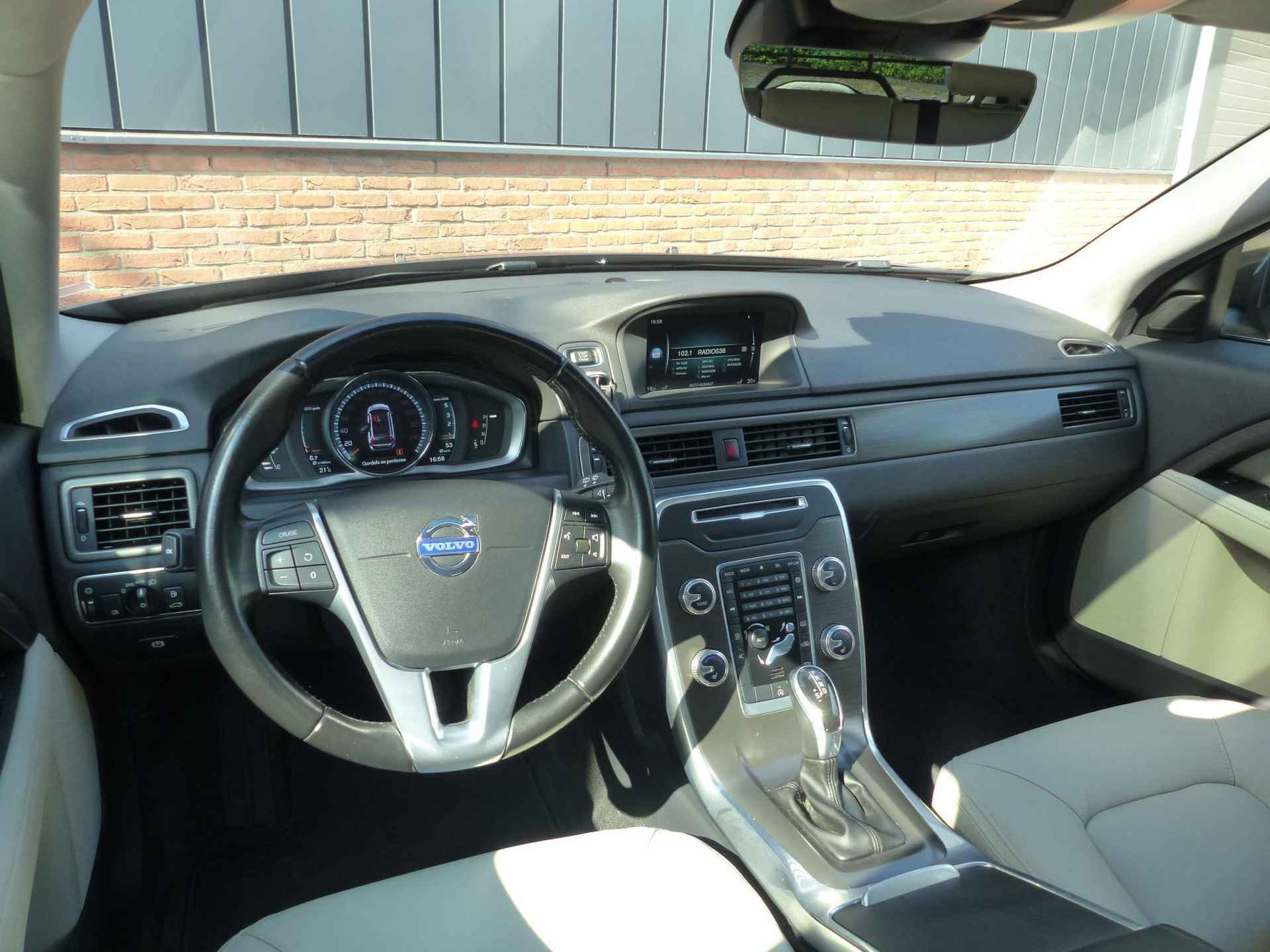 Volvo XC70 D4 Aut.  Nordic+Luxury | Schuif-/ kanteldak| Afneembare trekhaak| Elektrisch bedienbare bestuurdersstoel met geheugenfunctie| Verwarmbare voorstoelen| Verwarmbare voorruit| Bi-Xenon koplampen| - 7/30