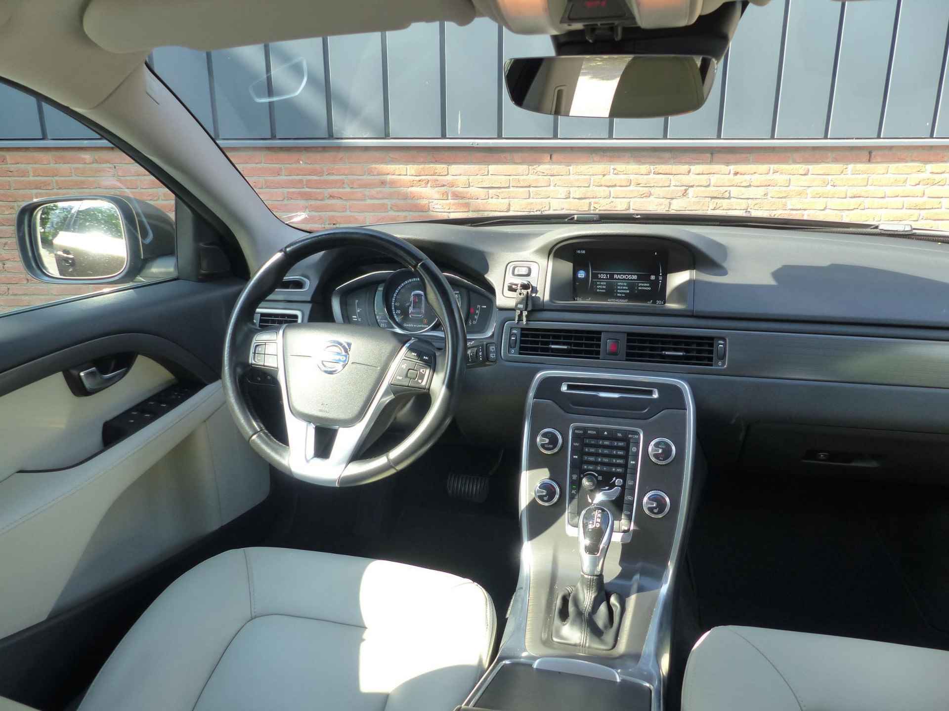 Volvo XC70 D4 Aut.  Nordic+Luxury | Schuif-/ kanteldak| Afneembare trekhaak| Elektrisch bedienbare bestuurdersstoel met geheugenfunctie| Verwarmbare voorstoelen| Verwarmbare voorruit| Bi-Xenon koplampen| - 9/30