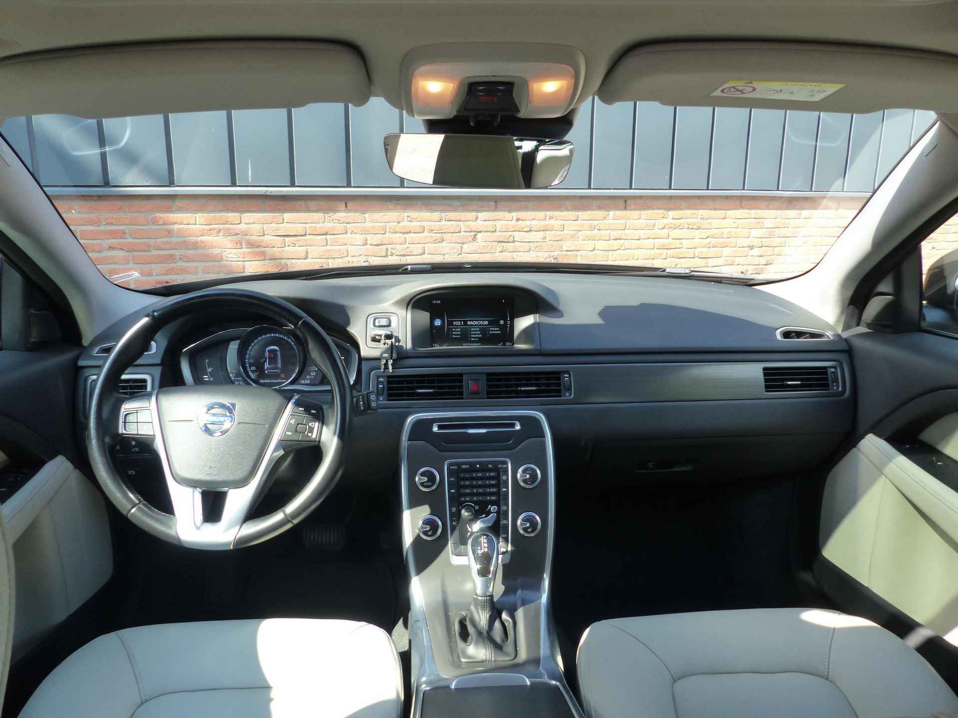 Volvo XC70 D4 Aut.  Nordic+Luxury | Schuif-/ kanteldak| Afneembare trekhaak| Elektrisch bedienbare bestuurdersstoel met geheugenfunctie| Verwarmbare voorstoelen| Verwarmbare voorruit| Bi-Xenon koplampen| - 10/30