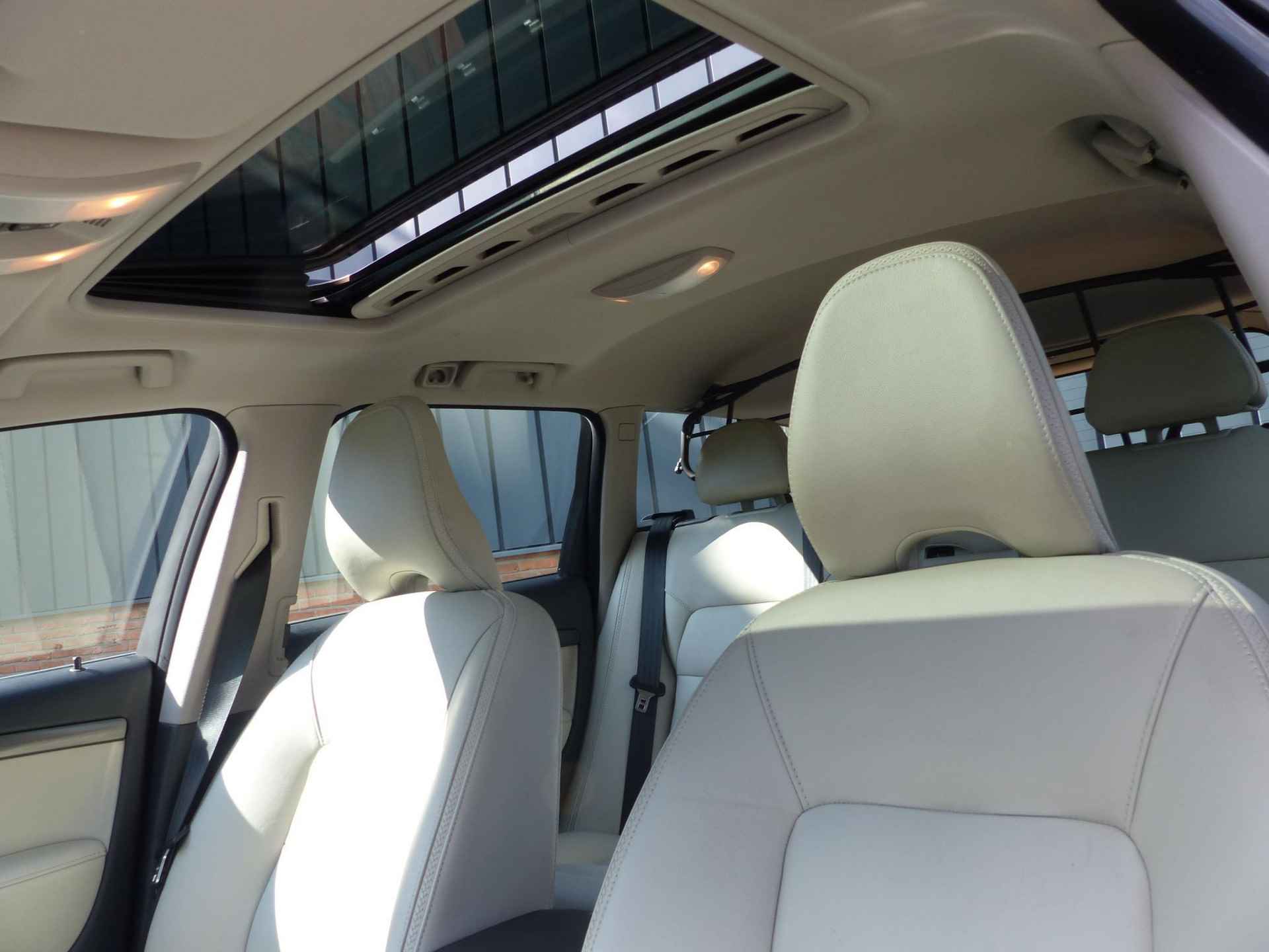 Volvo XC70 D4 Aut.  Nordic+Luxury | Schuif-/ kanteldak| Afneembare trekhaak| Elektrisch bedienbare bestuurdersstoel met geheugenfunctie| Verwarmbare voorstoelen| Verwarmbare voorruit| Bi-Xenon koplampen| - 20/30