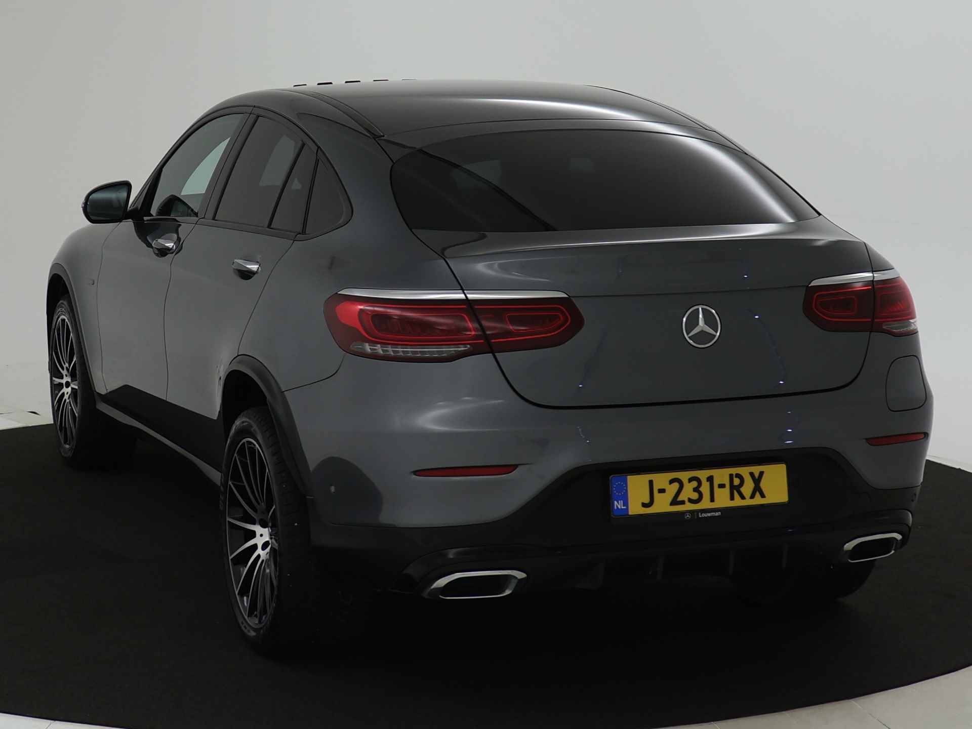 Mercedes-Benz GLC Coupé 300 e AMG Plug-In Hybride | Schuif-Kanteldak | AMG Styling | Night Pakket | Inclusief 24 maanden MB Certified garantie voor Europa. - 17/46