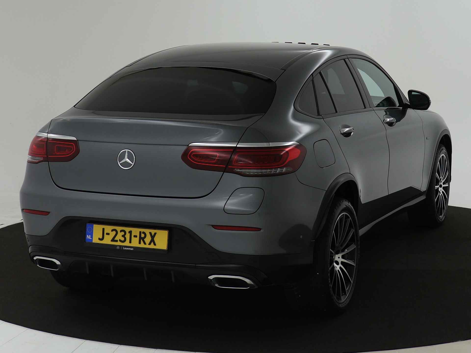 Mercedes-Benz GLC Coupé 300 e AMG Plug-In Hybride | Schuif-Kanteldak | AMG Styling | Night Pakket | Inclusief 24 maanden MB Certified garantie voor Europa. - 18/46