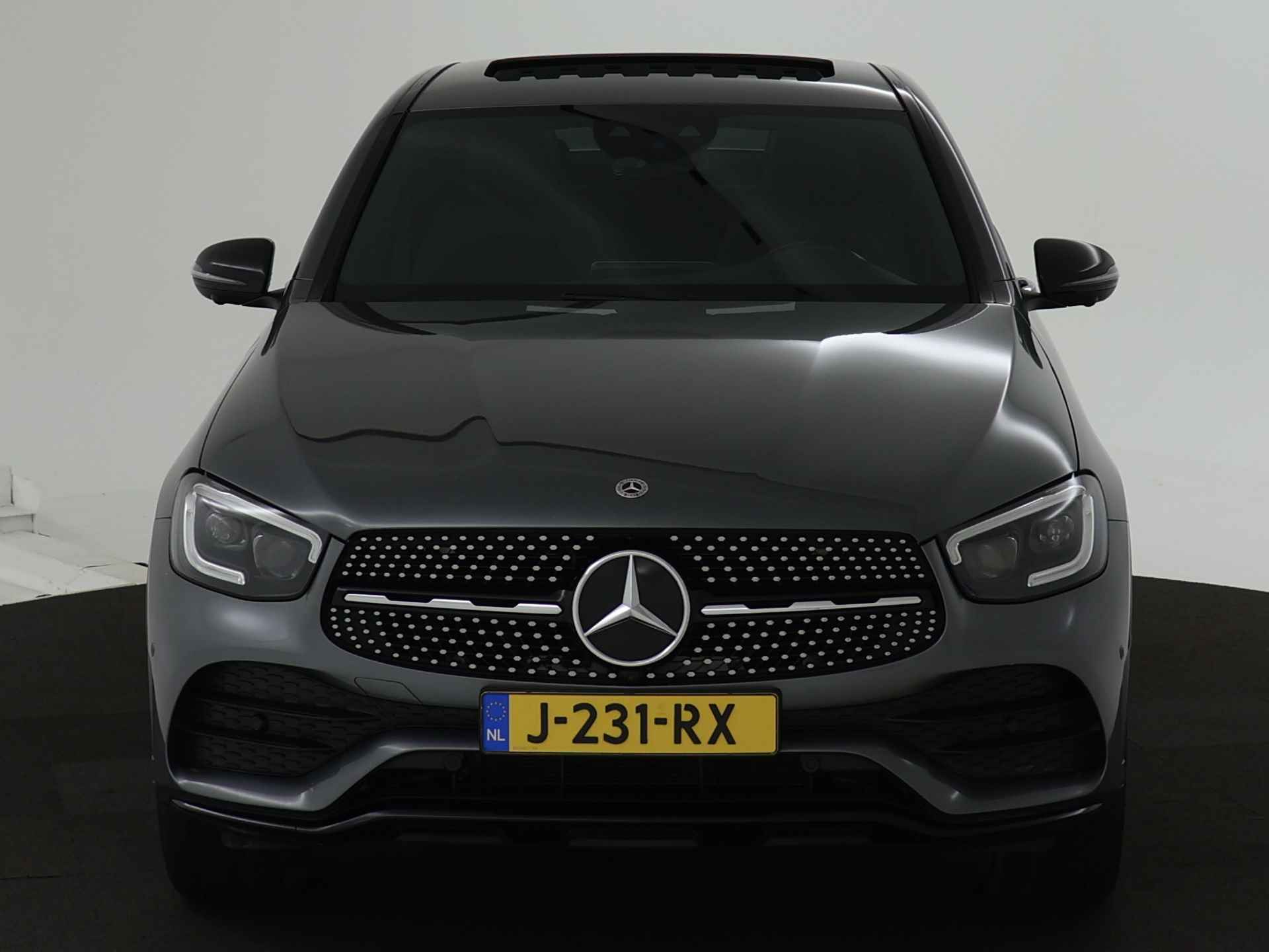 Mercedes-Benz GLC Coupé 300 e AMG Plug-In Hybride | Schuif-Kanteldak | AMG Styling | Night Pakket | Inclusief 24 maanden MB Certified garantie voor Europa. - 28/46